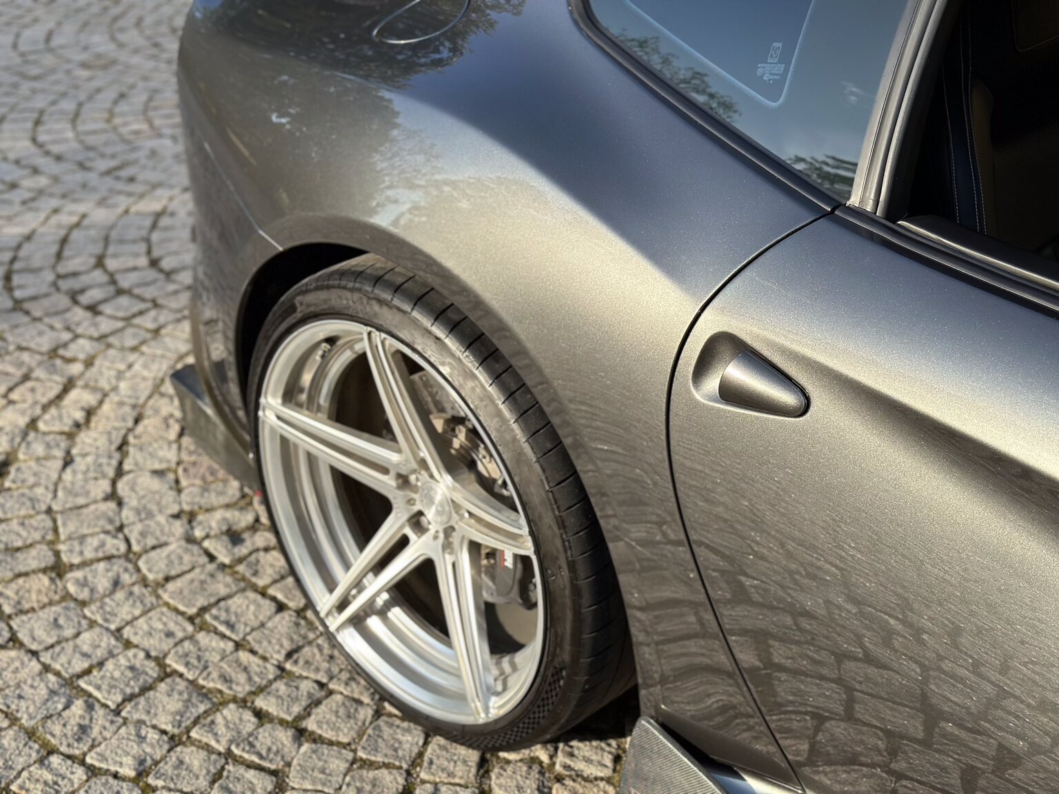 Exteriörbild på 2013 Ferrari F12 Berlinetta