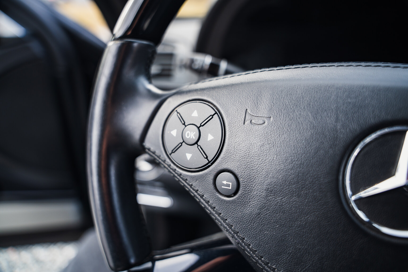 Innenraumfoto von 2011 Mercedes-Benz S600 (15)