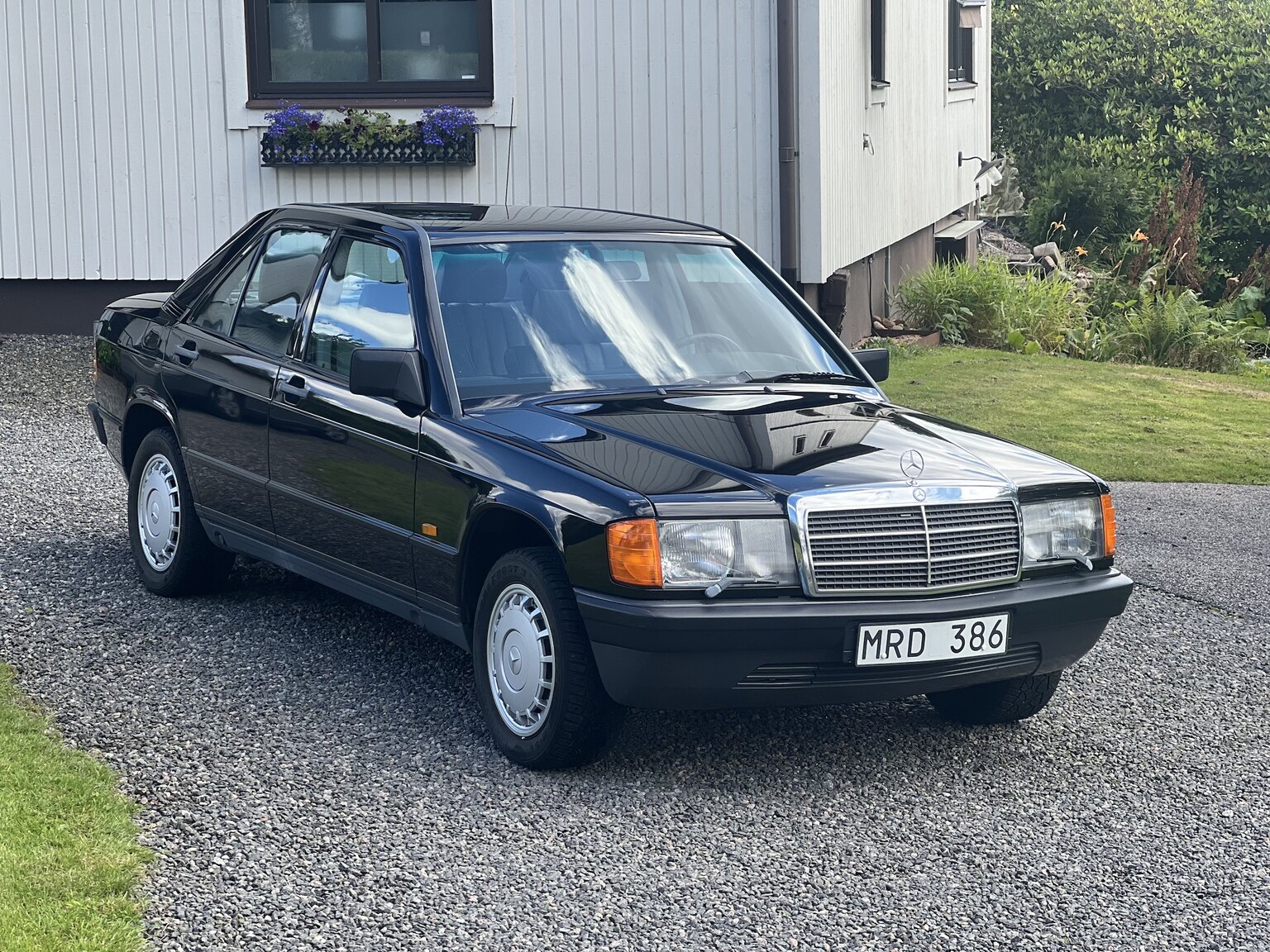 Exteriörbild på 1986 Mercedes-Benz 190E