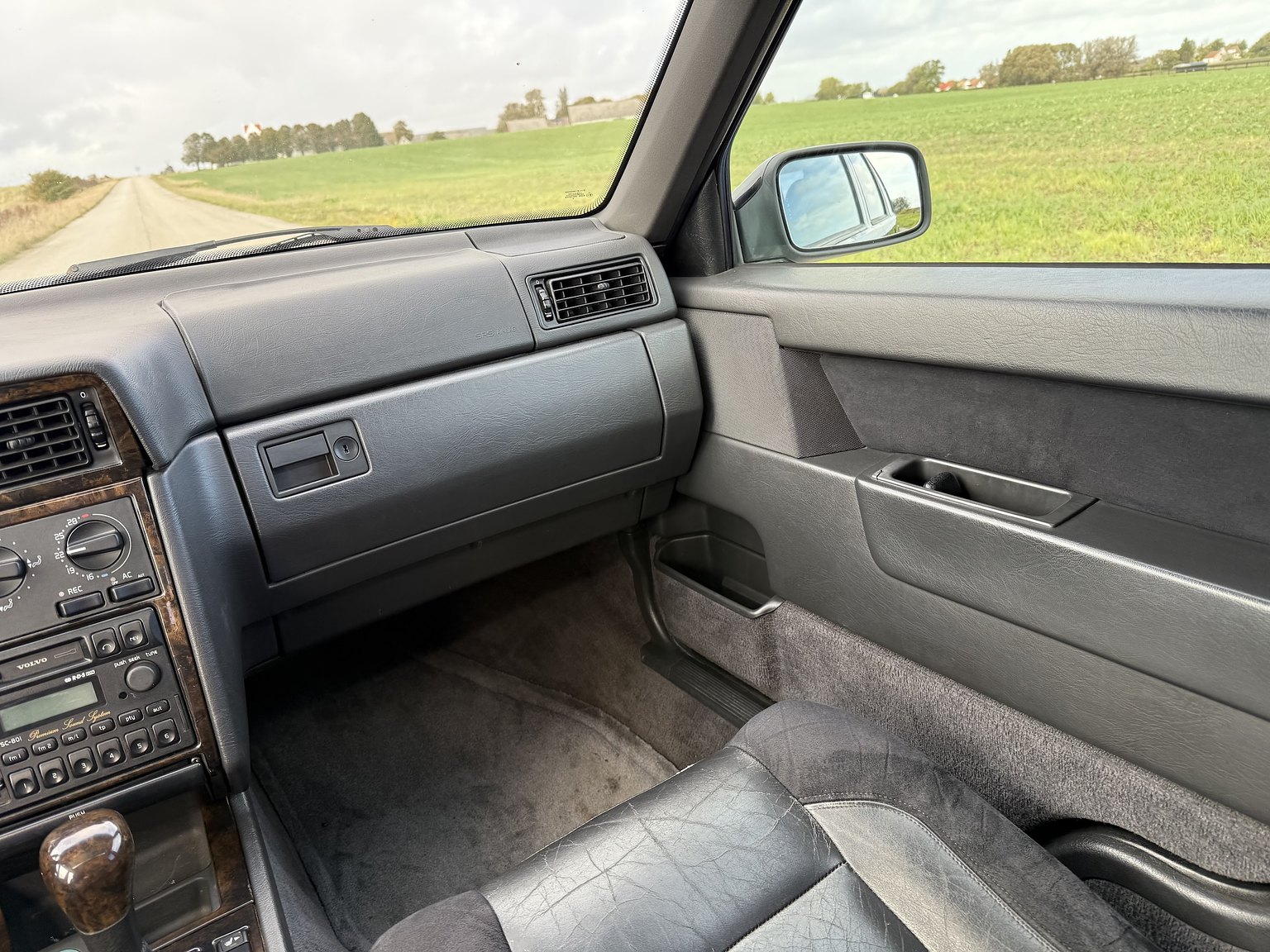 Interior image of 1995 VOLVO 855 T5R T-5R