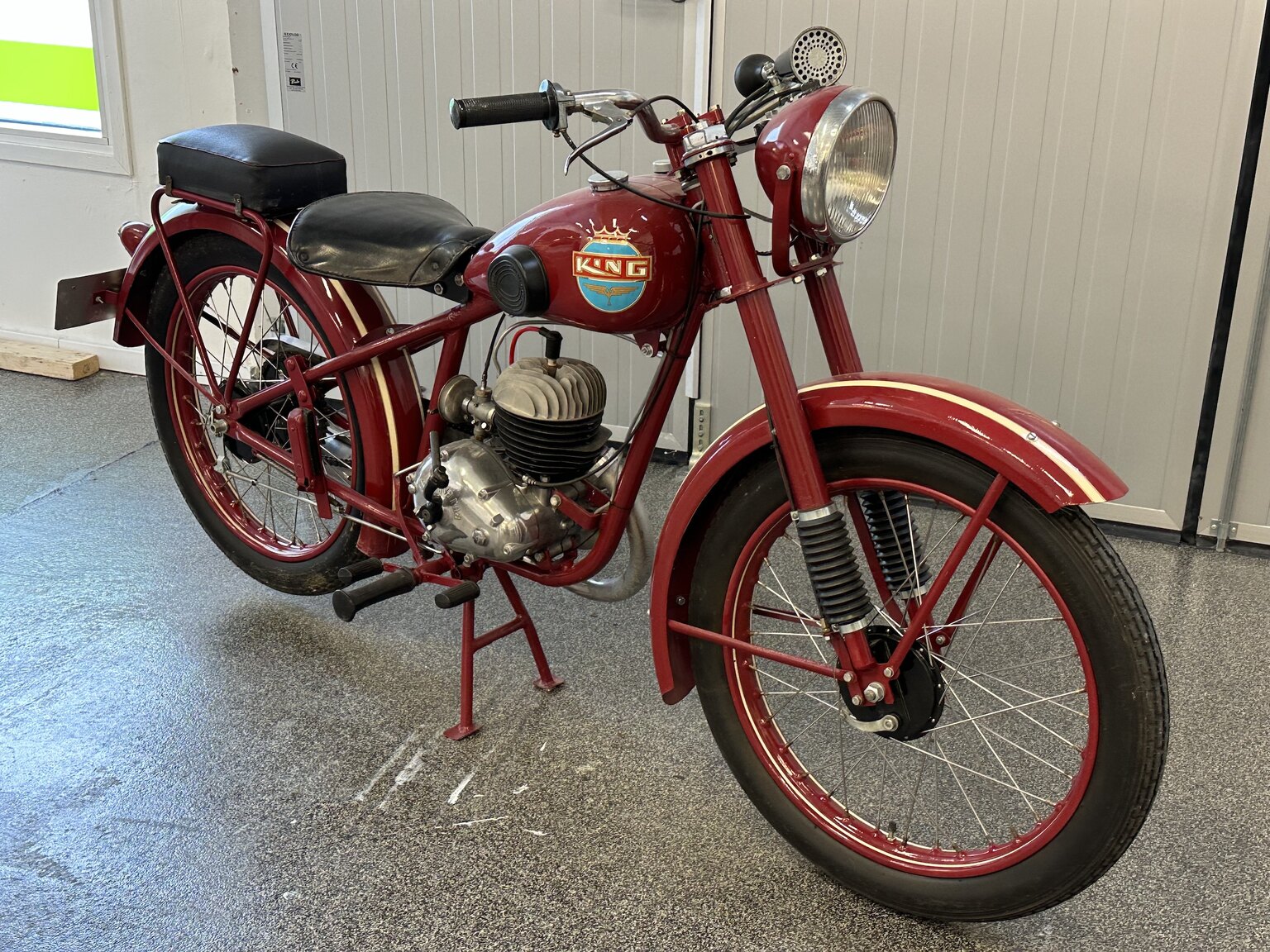 Exterior image of 1950 King 150