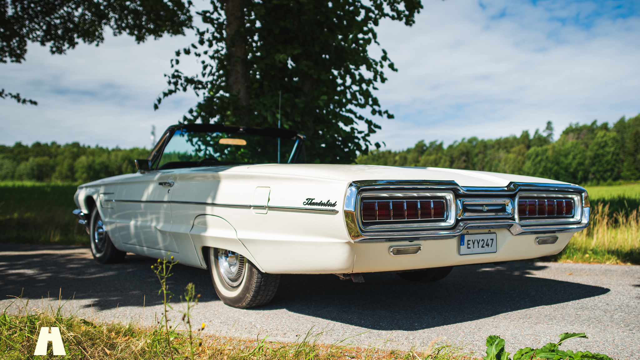 Exterior image of 1965 Ford Thunderbird (4)