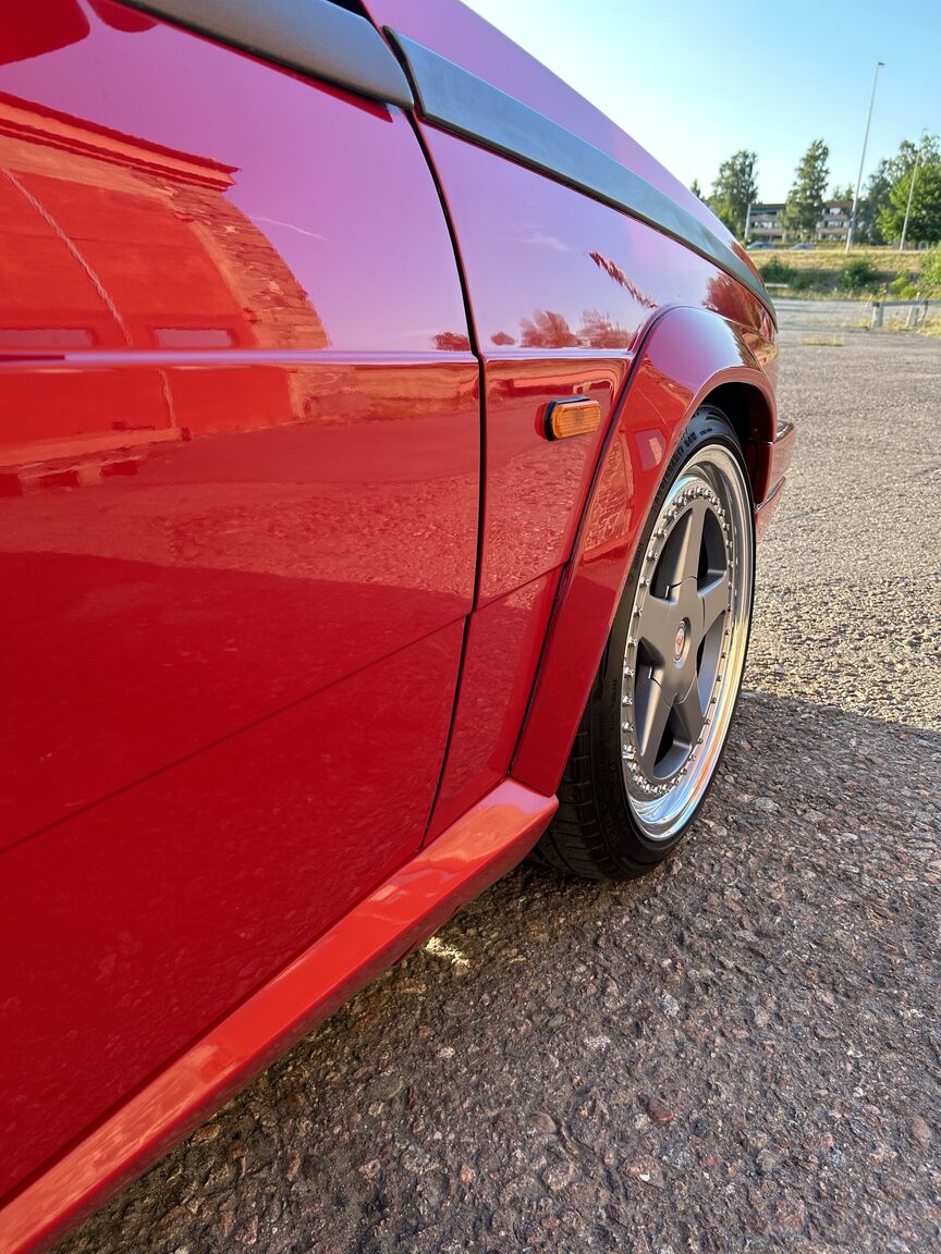 Exterior image of 1988 Alfa Romeo 75 (38)