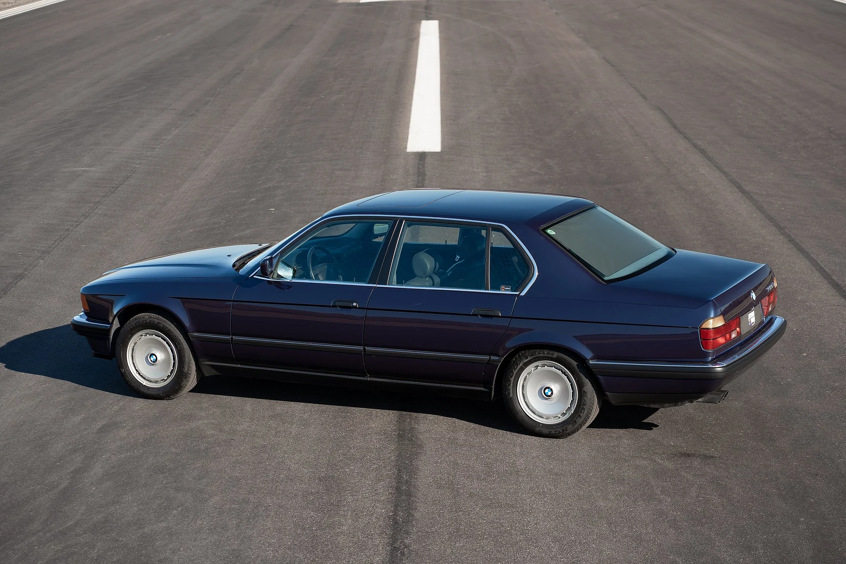 Exteriörbild på 1989 BMW 750iA (2)