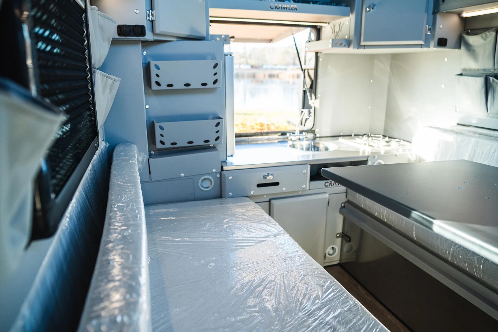 Interior image of 2025 Northea Trailer Expedition Crawler 458i Offgrid-Camper (18)