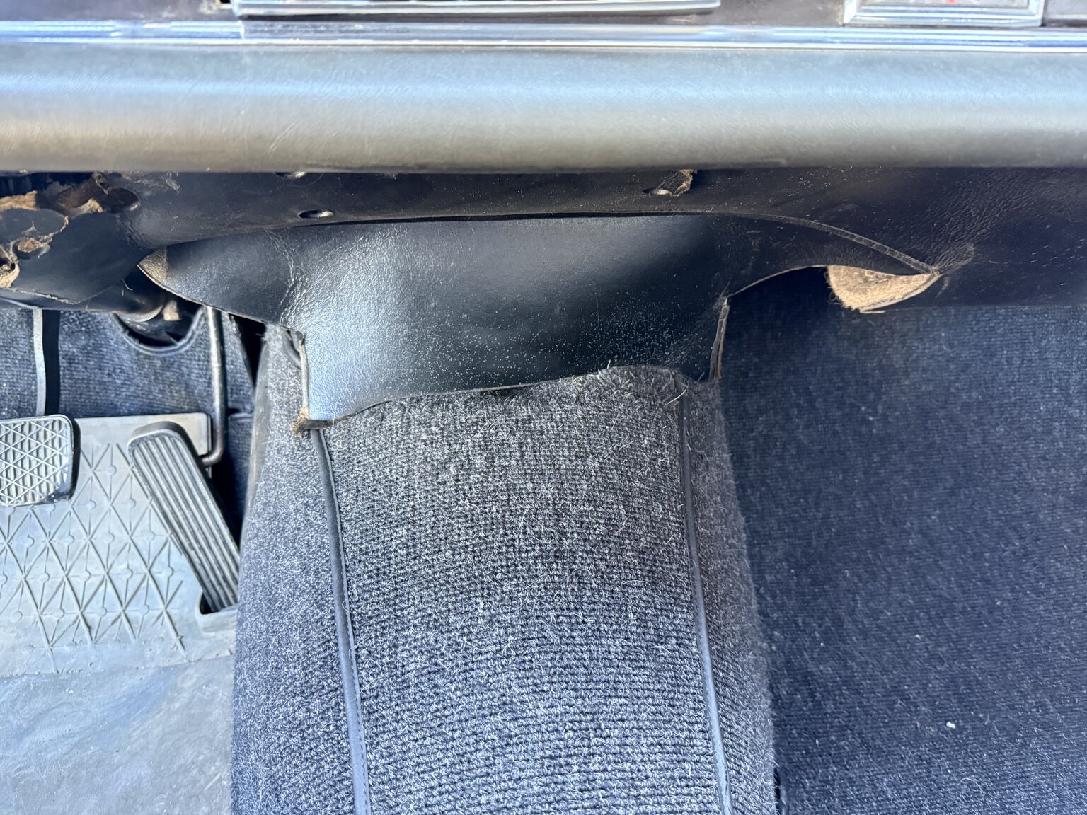 Interior image of 1967 Mercedes-Benz 230 Safari