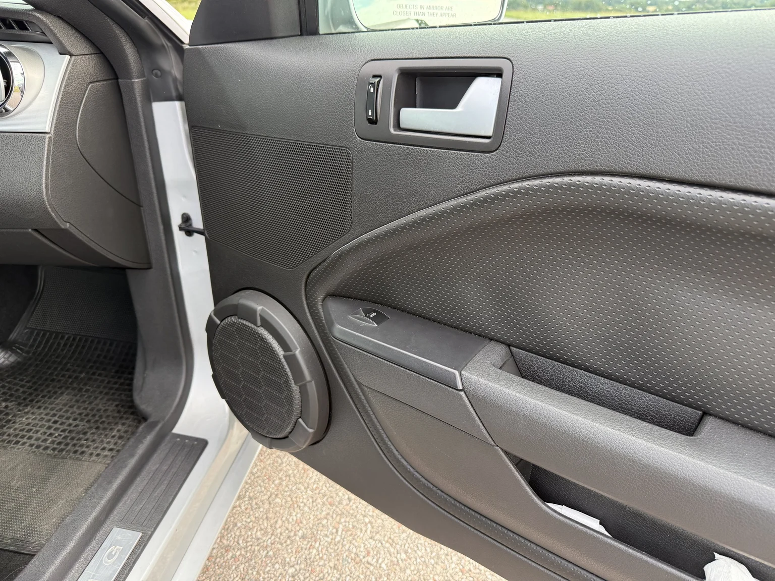 Interior image of 2006 Ford Mustang GT (50)