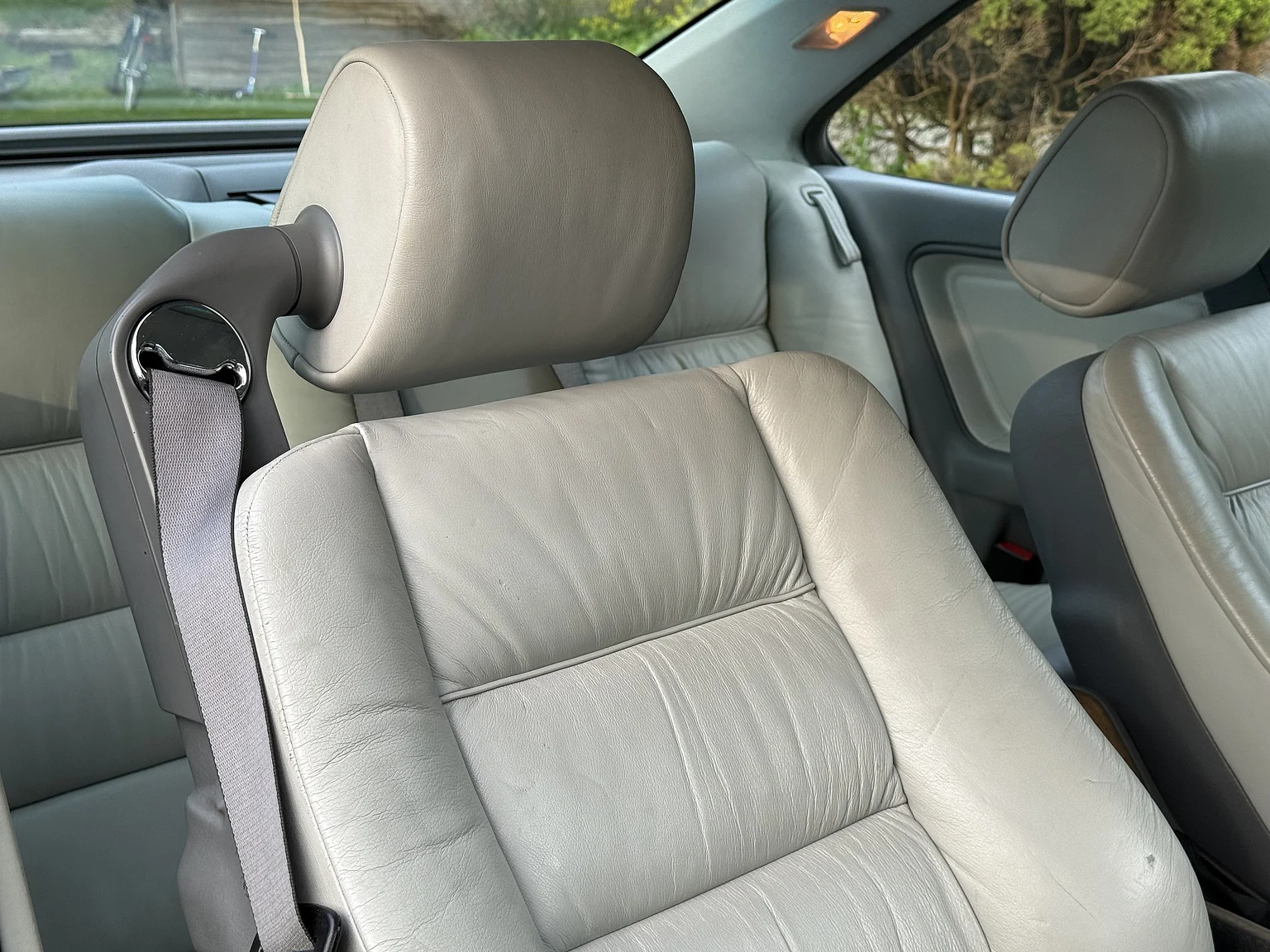 Interior image of 1994 BMW 840Ci (46)