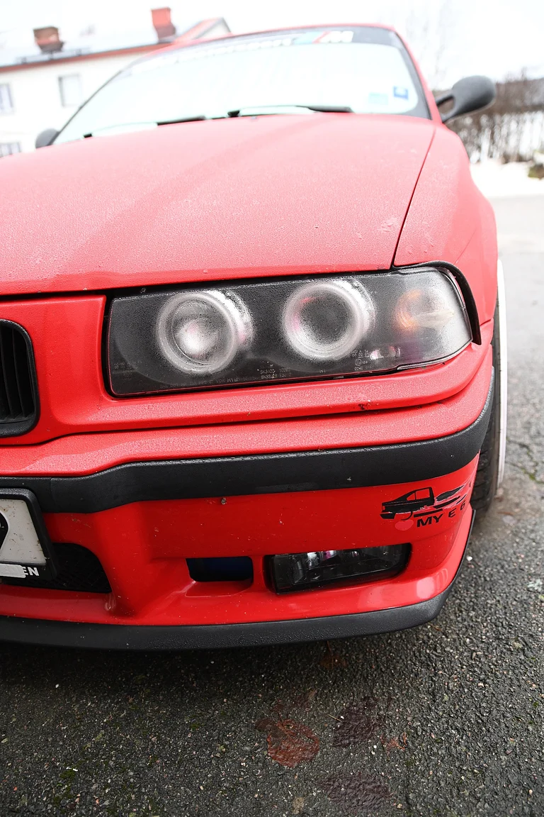 Exterior image of 1992 BMW 325i Turbo (31)