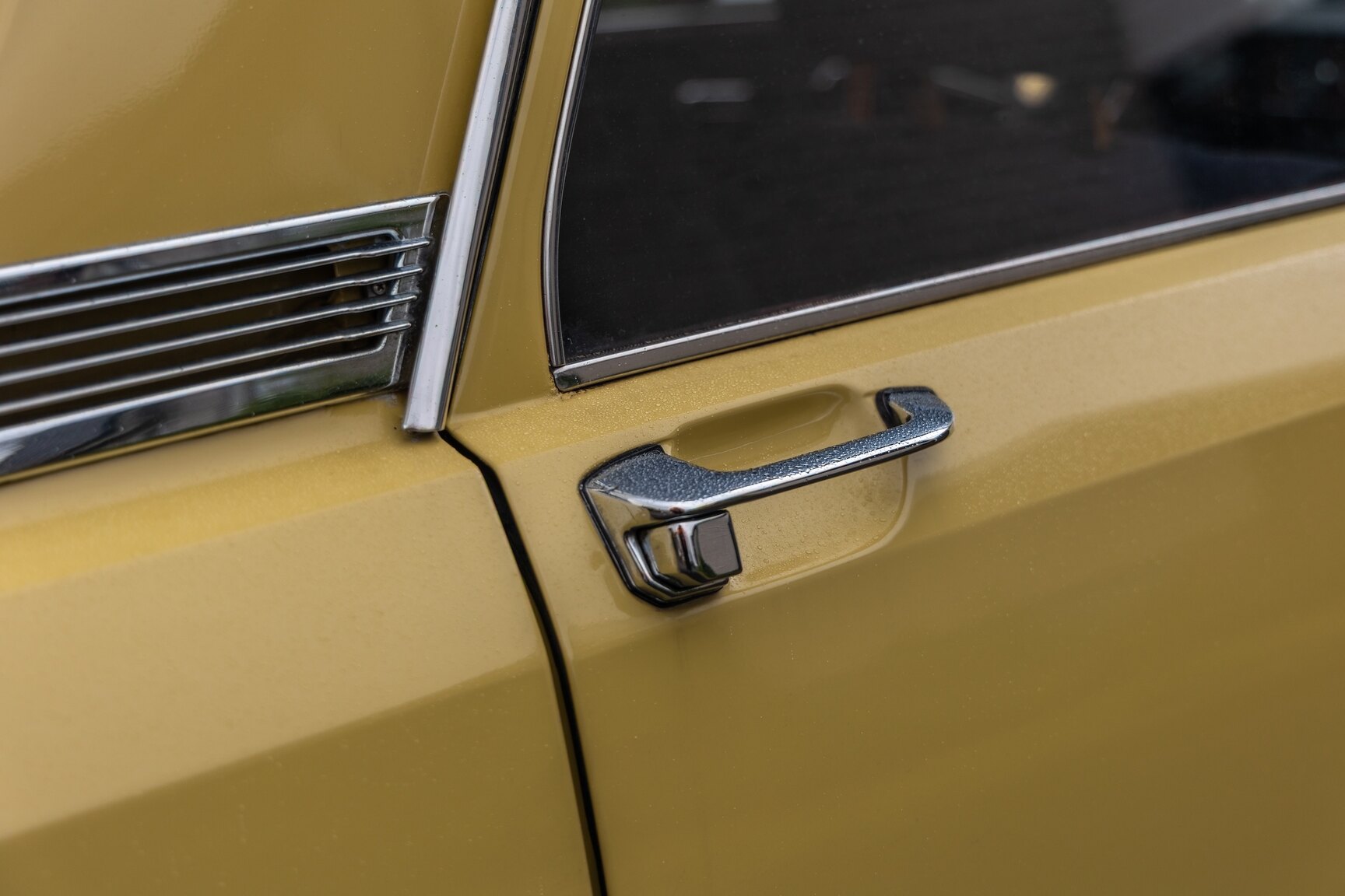Exterior image of 1974 Alfa Romeo Berlina 2000