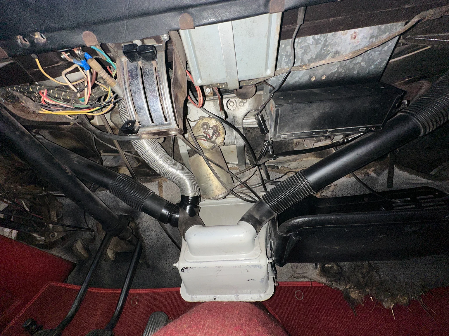 Interior image of 1964 Volvo P 1800S (63)