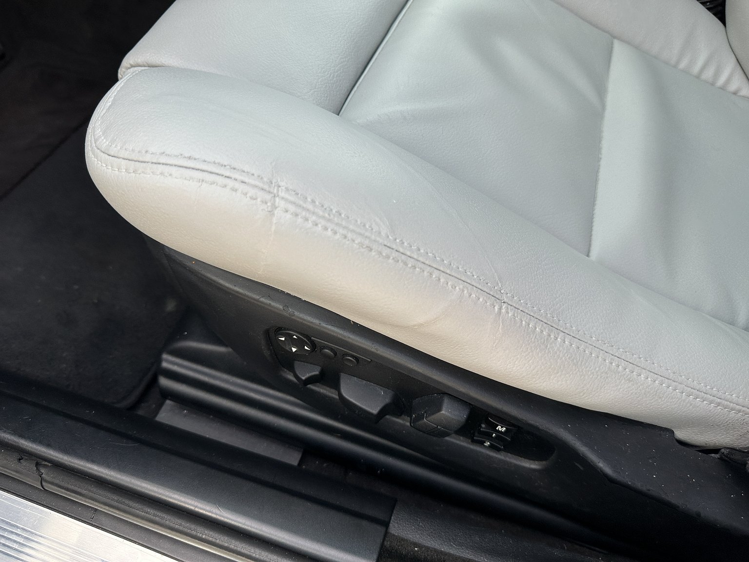 Interior image of 2006 BMW E60 M5
