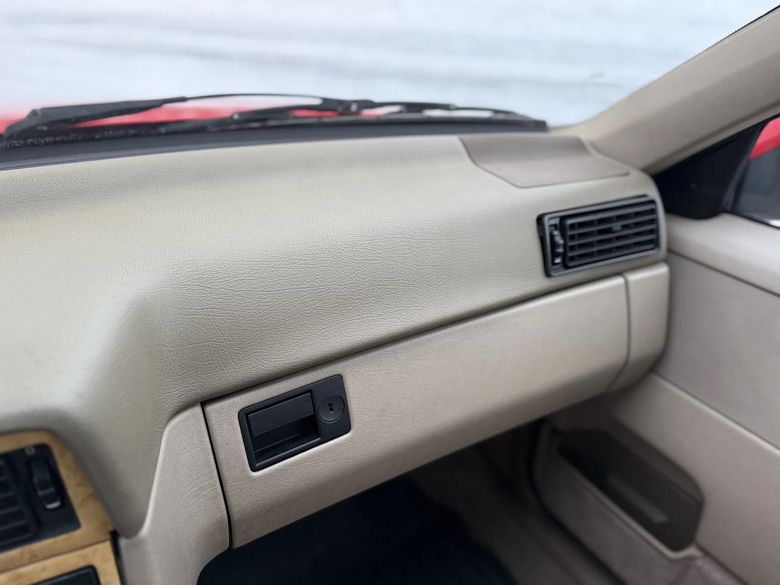 Interior image of 1996 Volvo 850R (23)