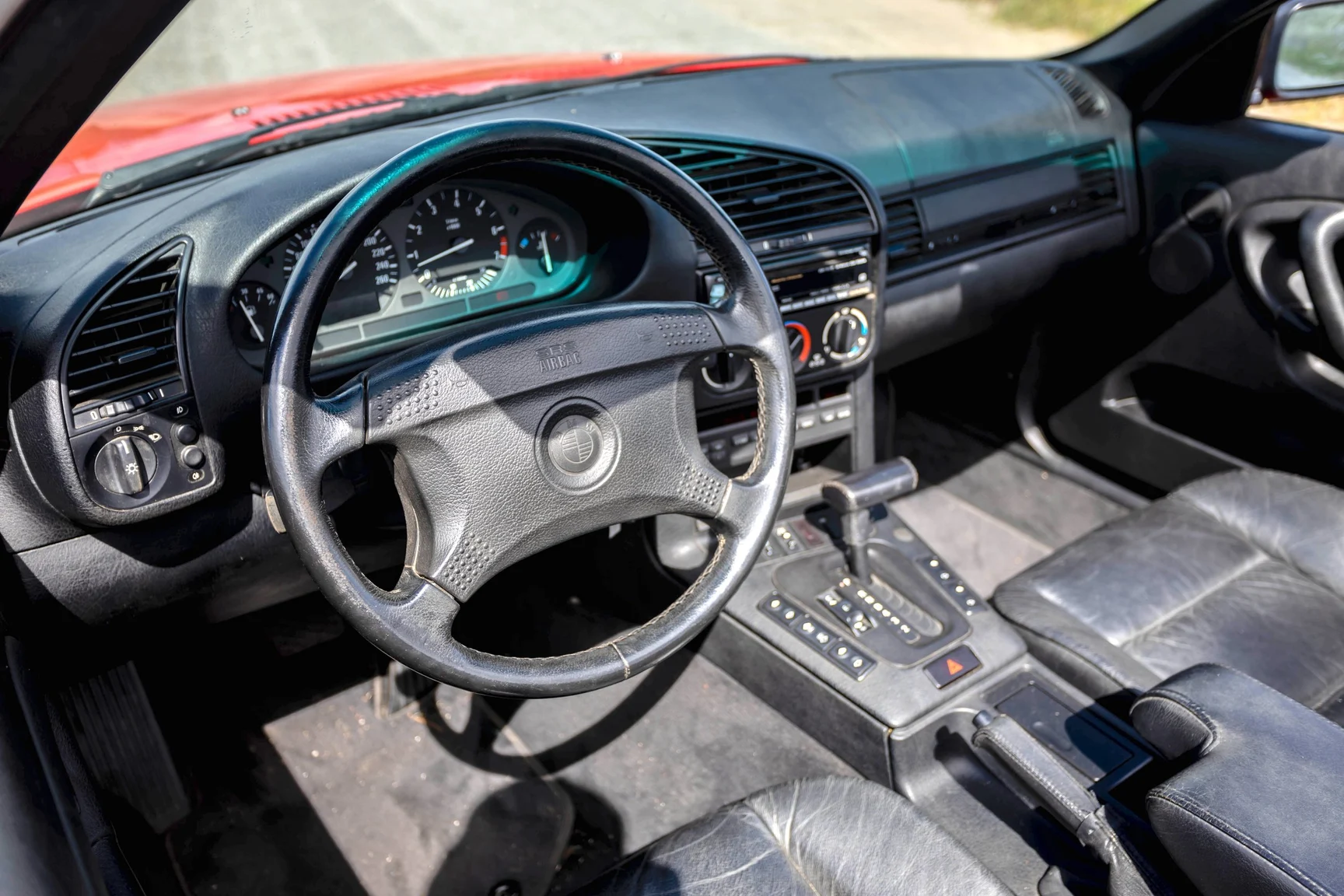 Interior image of 1994 BMW 325i Convertible (1)