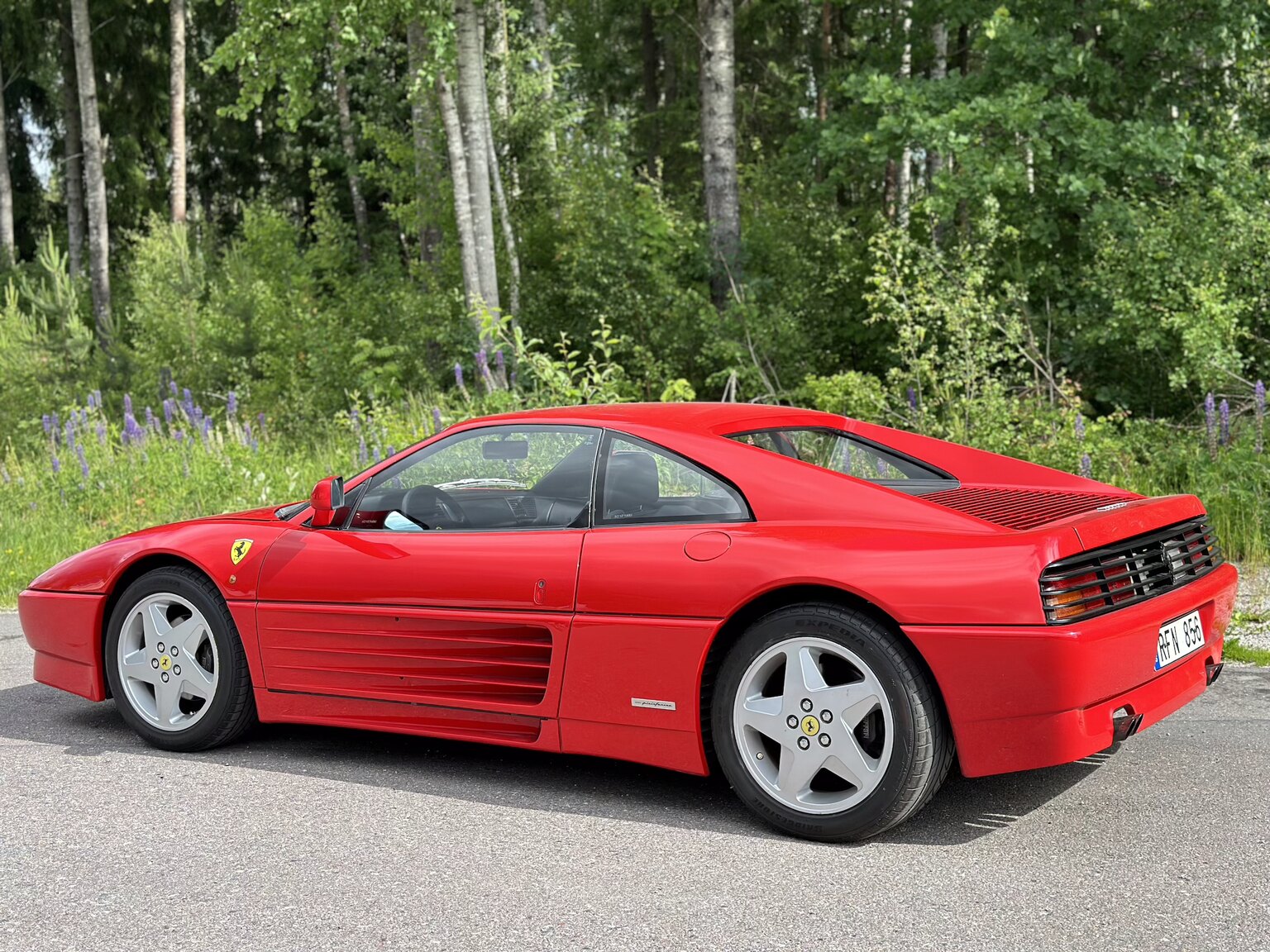 Exteriörbild på 1990 Ferrari 348 (4)