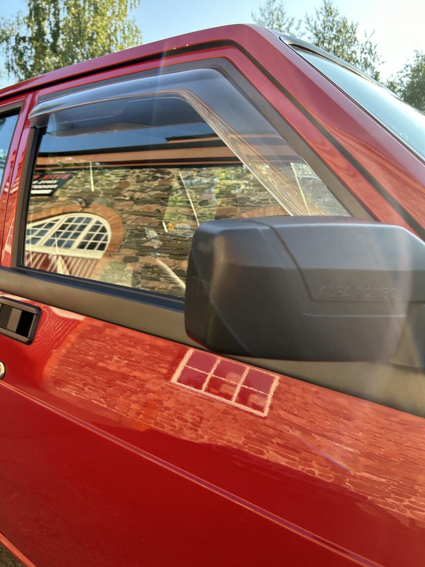 Exterior image of 1988 Alfa Romeo 75 (40)