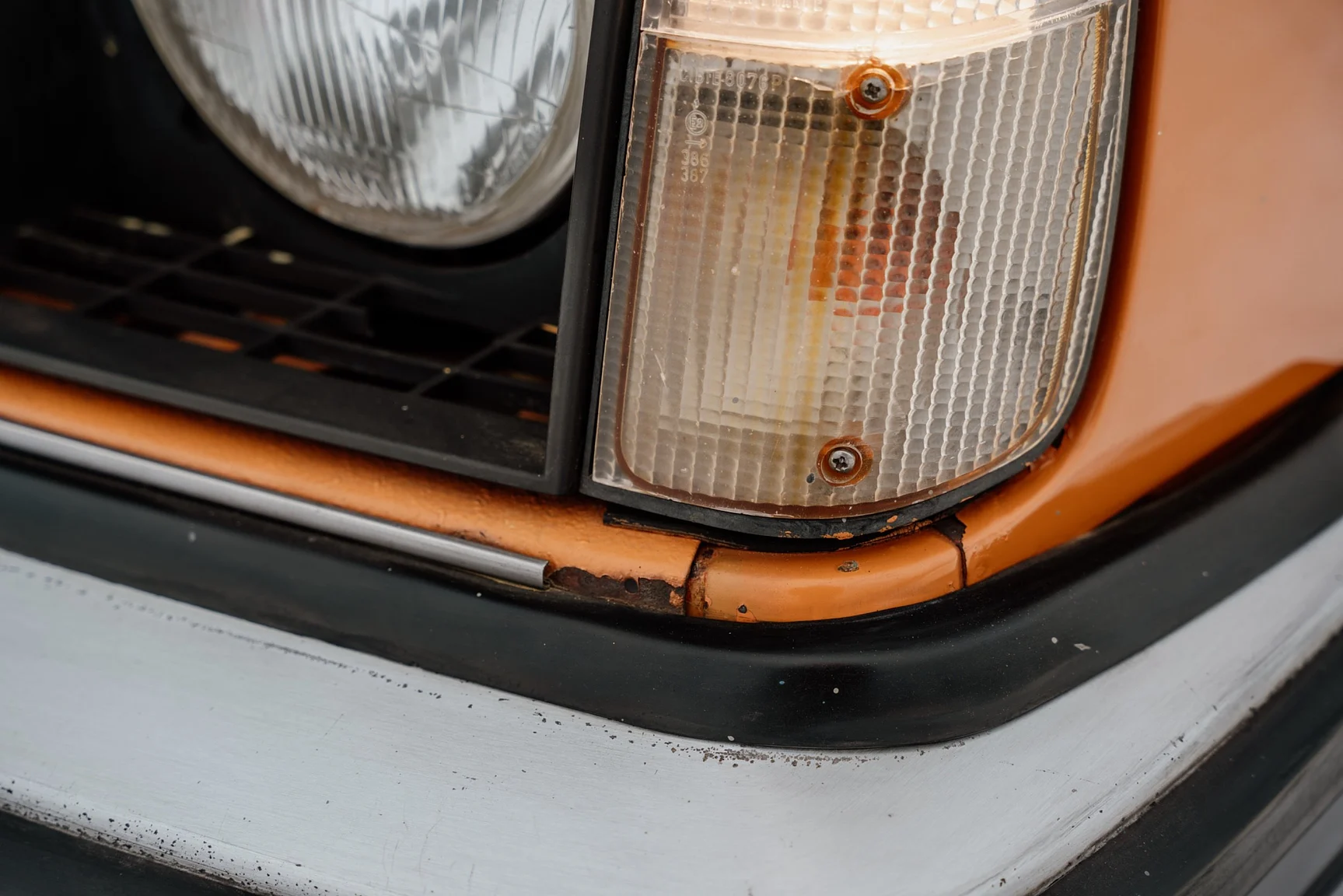 Exteriörbild på 1975 Volvo 242 2-dörrars coupé (19)