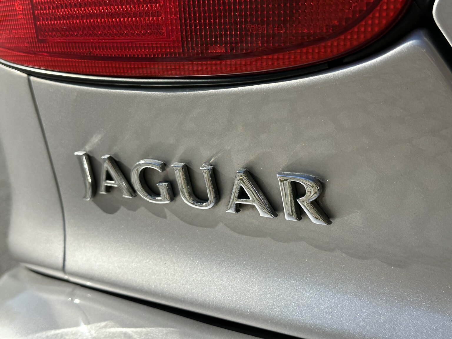 Exteriörbild på 2000 Jaguar XK 8