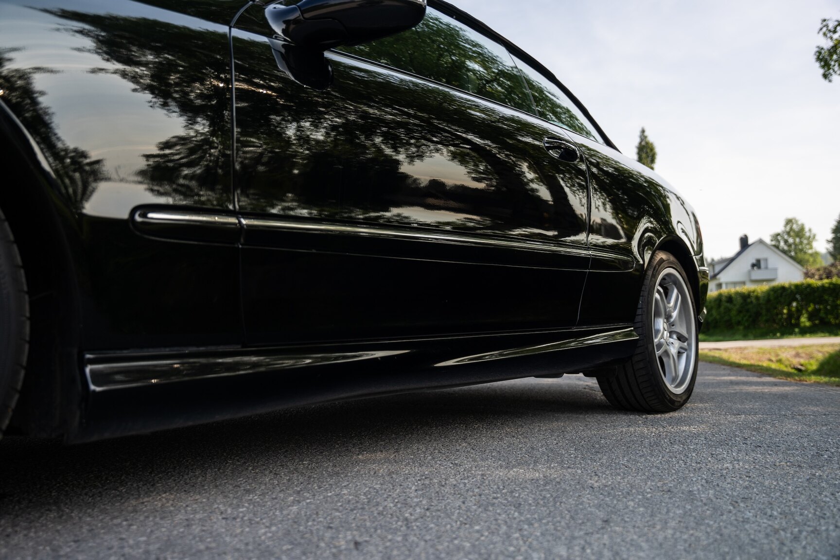 Exterior image of 2009 Mercedes-Benz CLK 550
