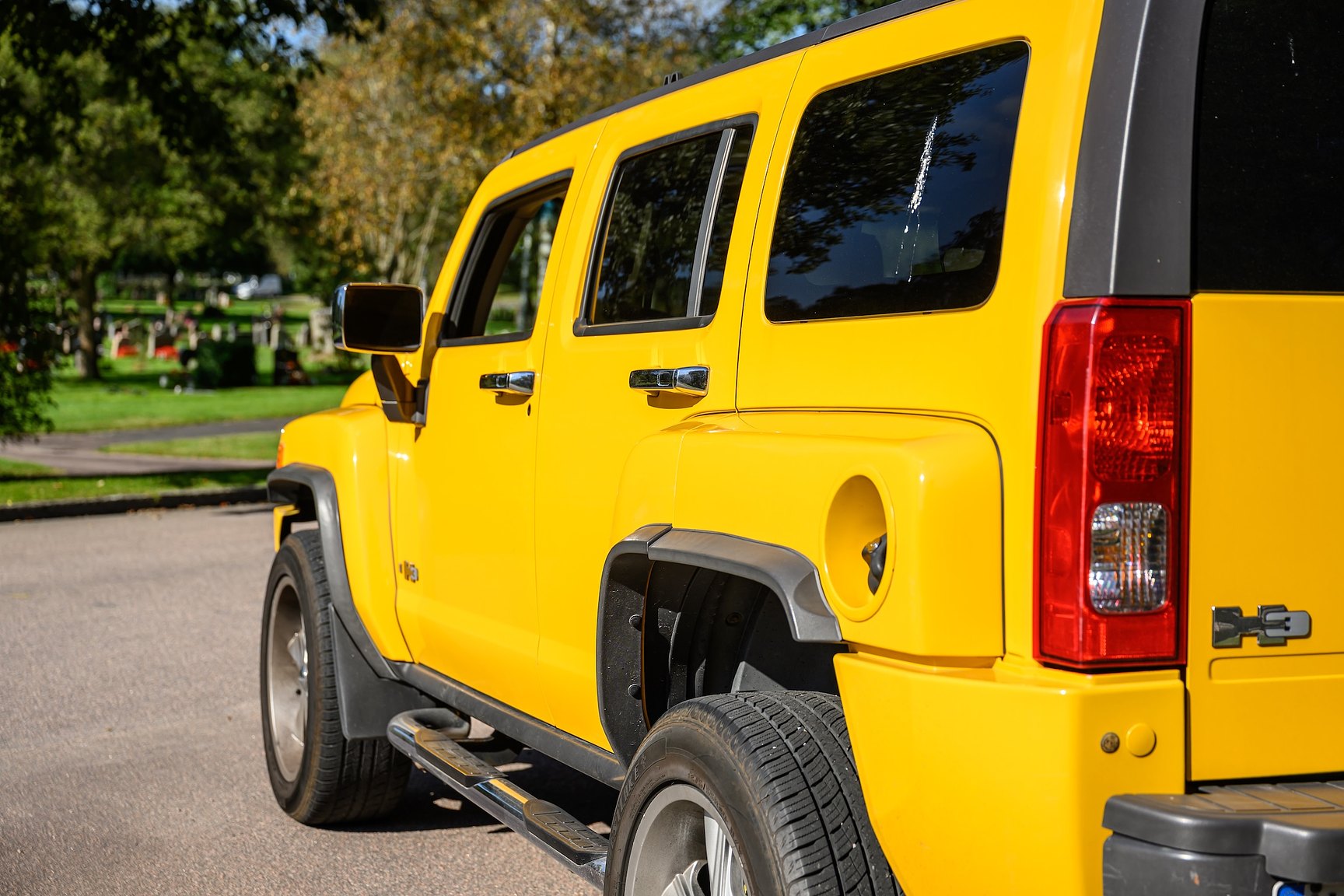 Exterior image of 2006 Hummer H3