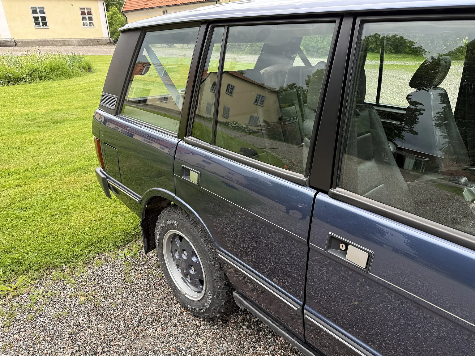 Exterior image of 1990 Range Rover Vogue SE 3.9 (36)