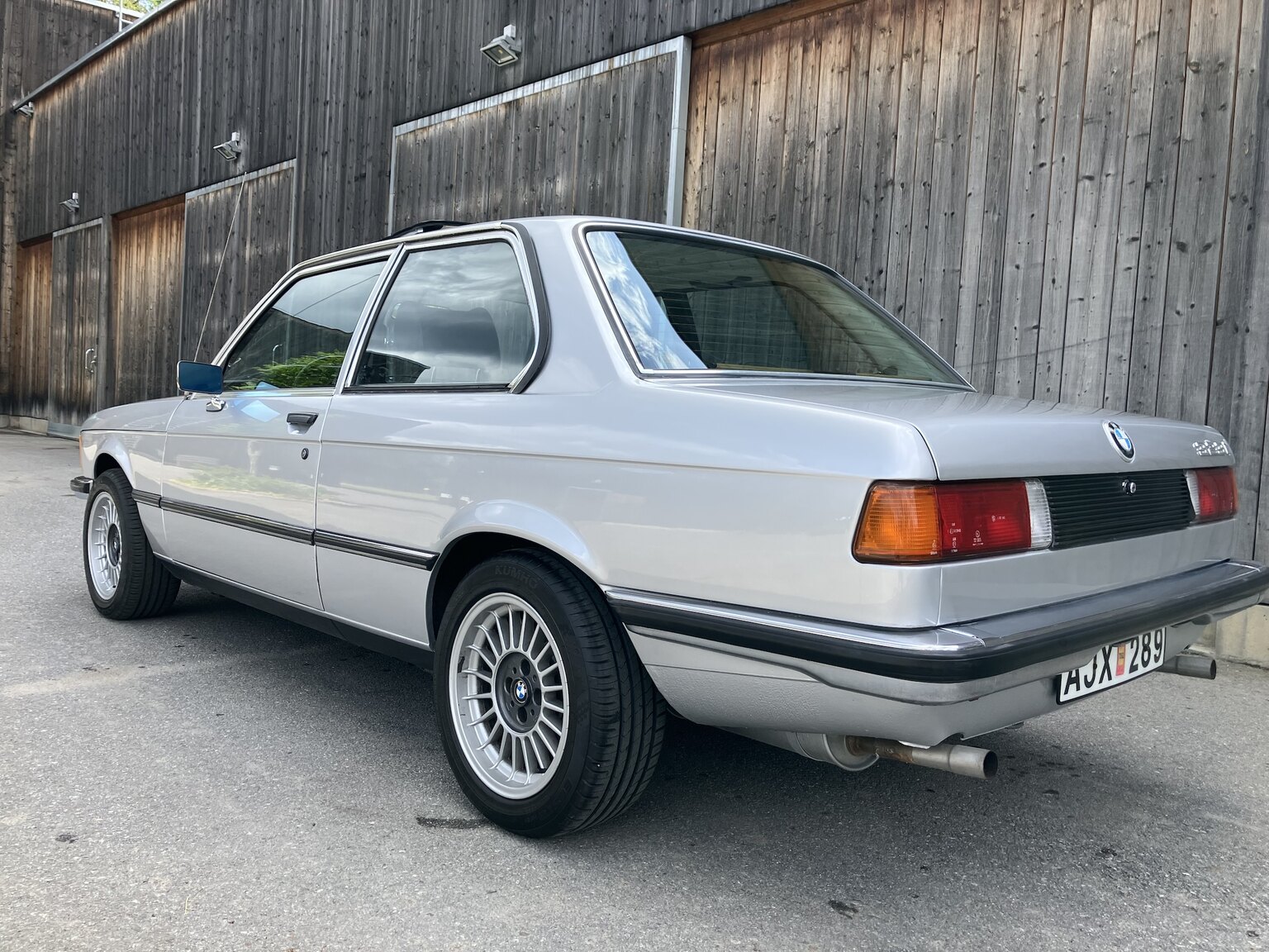 Exteriörbild på 1979 BMW 323i