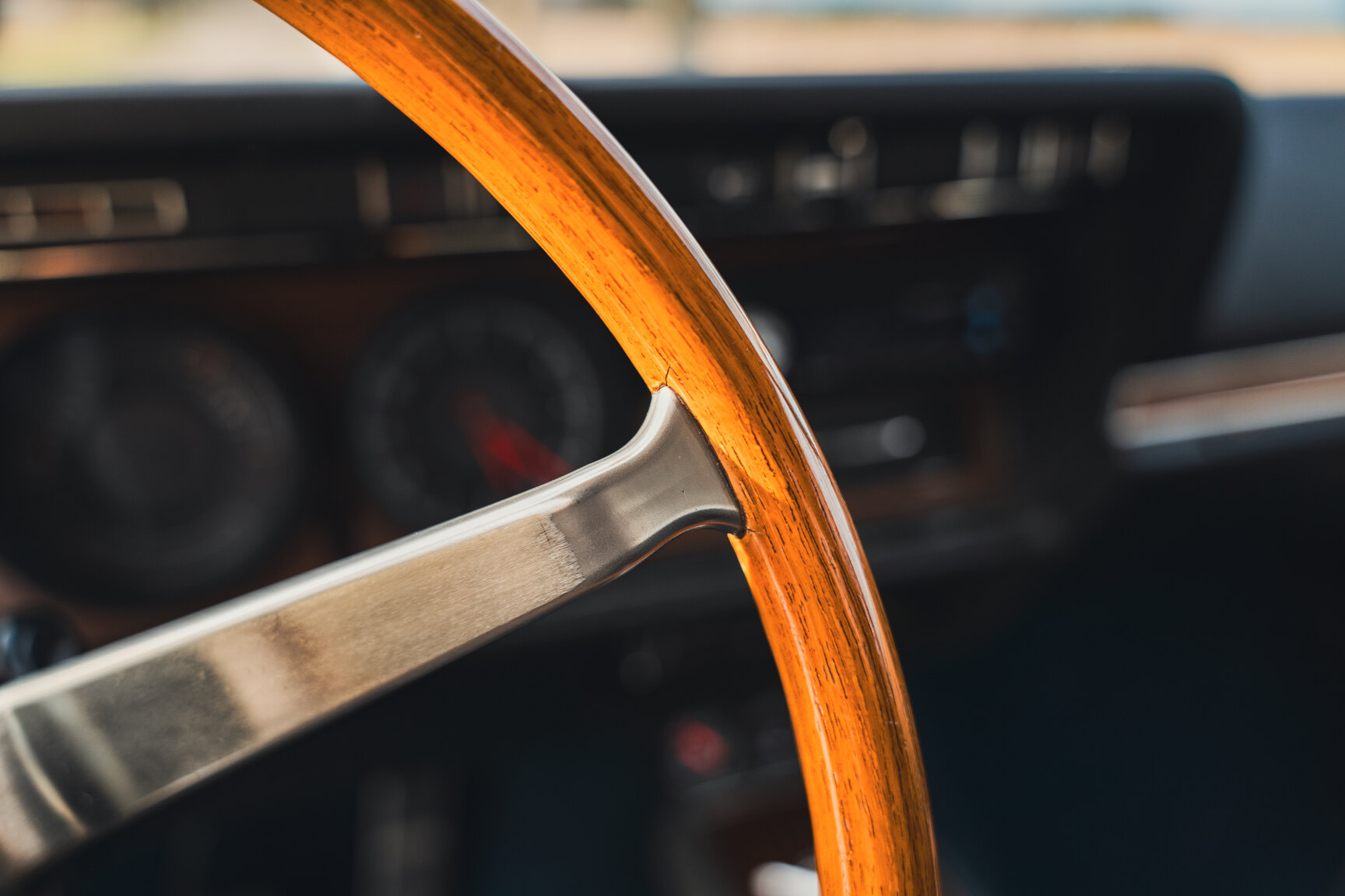 Interior image of 1973 Opel Diplomat V8