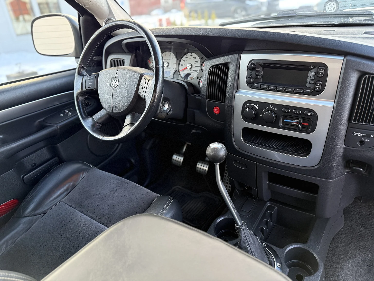 Interiörbild 2005 Dodge RAM SRT-10 Regular Cab Manual  (28)