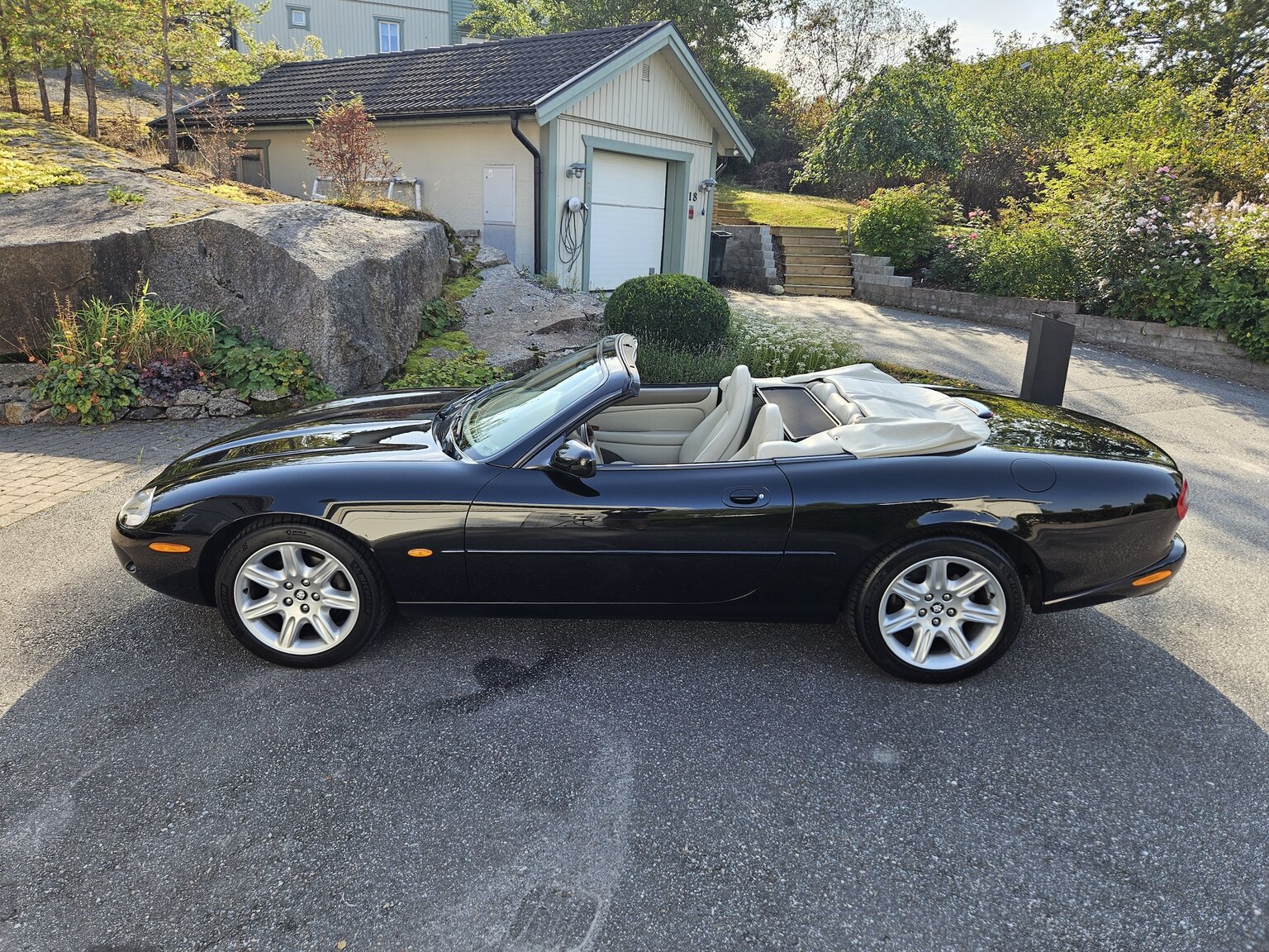 Exteriörbild på 1998 Jaguar XK8 Cabriolet