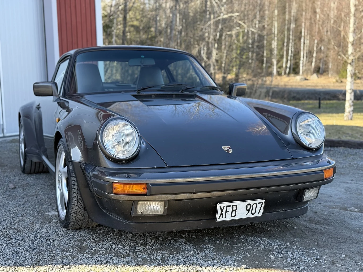 Exterior image of 1989 Porsche 911 / 930 3.3 Turbo 5-speed (5)