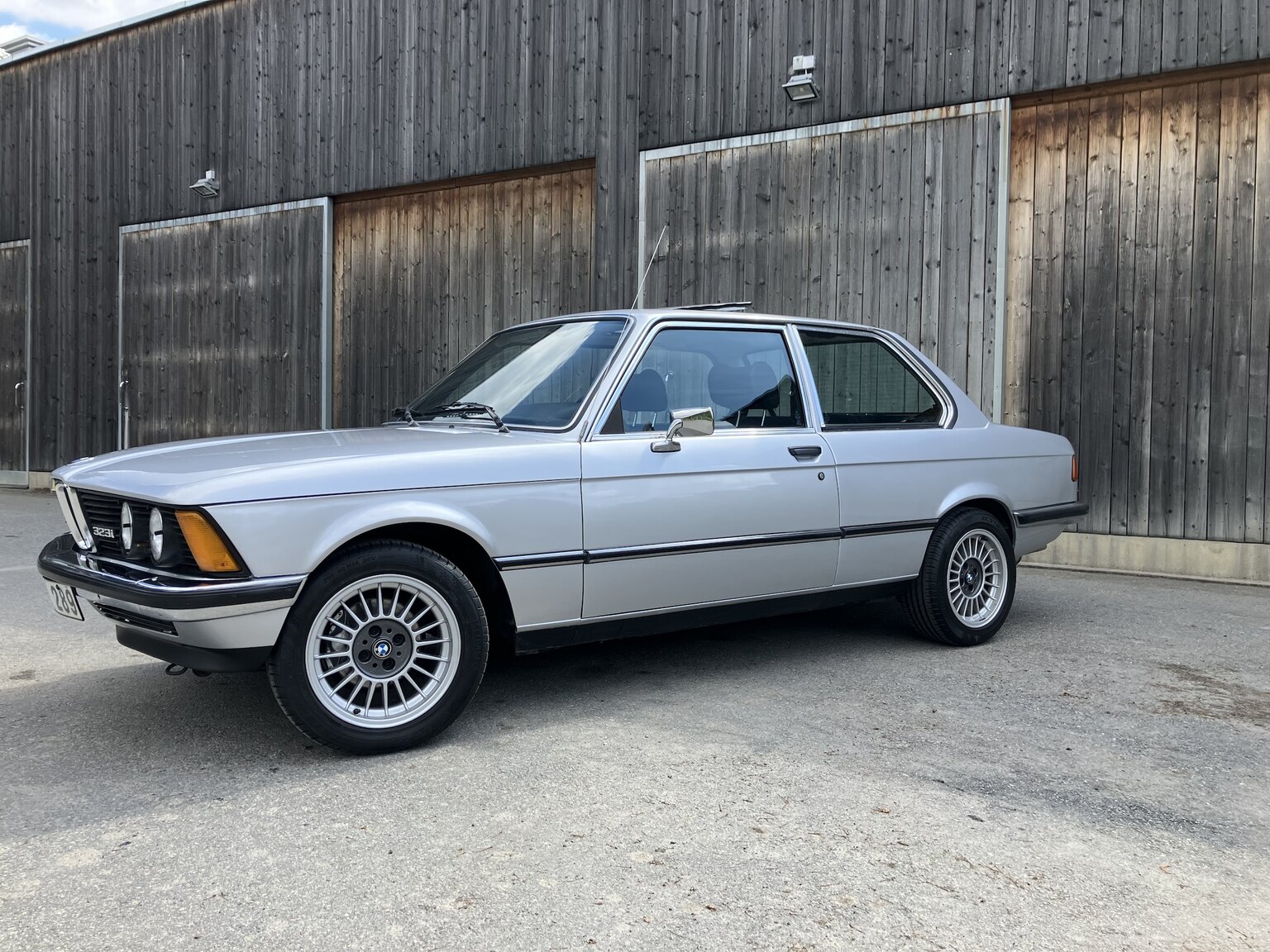 Aussenfoto 1979 BMW 323i