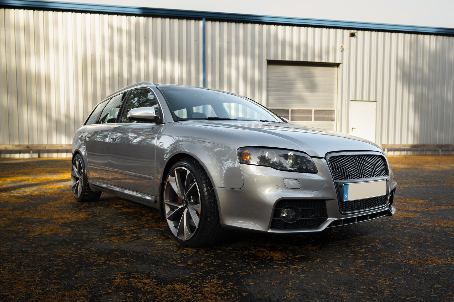 Exterior image of 2005 Audi S4 Avant (3)