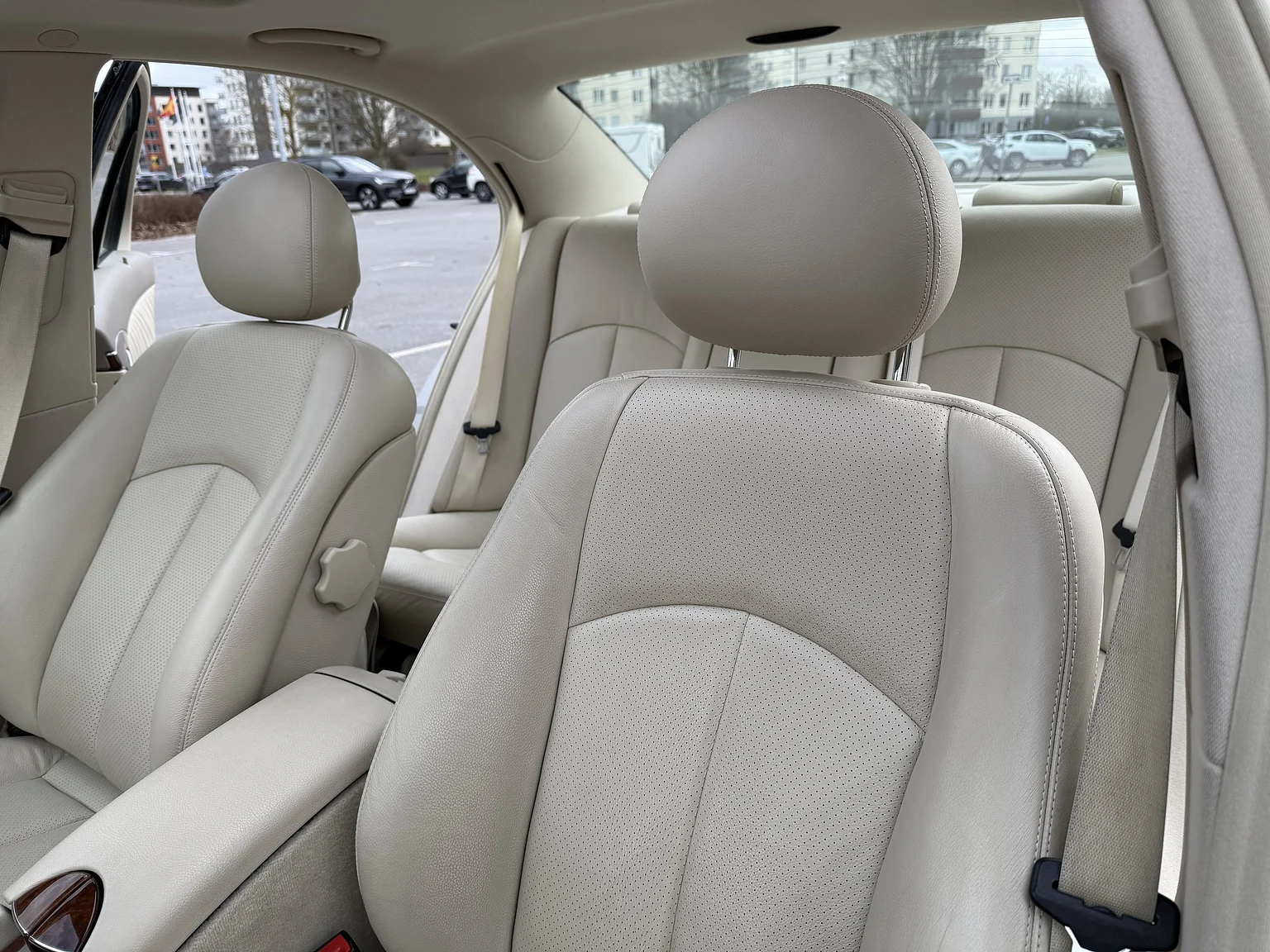 Interiörbild 2004 Mercedes-Benz E 500 7G-Tronic (25)