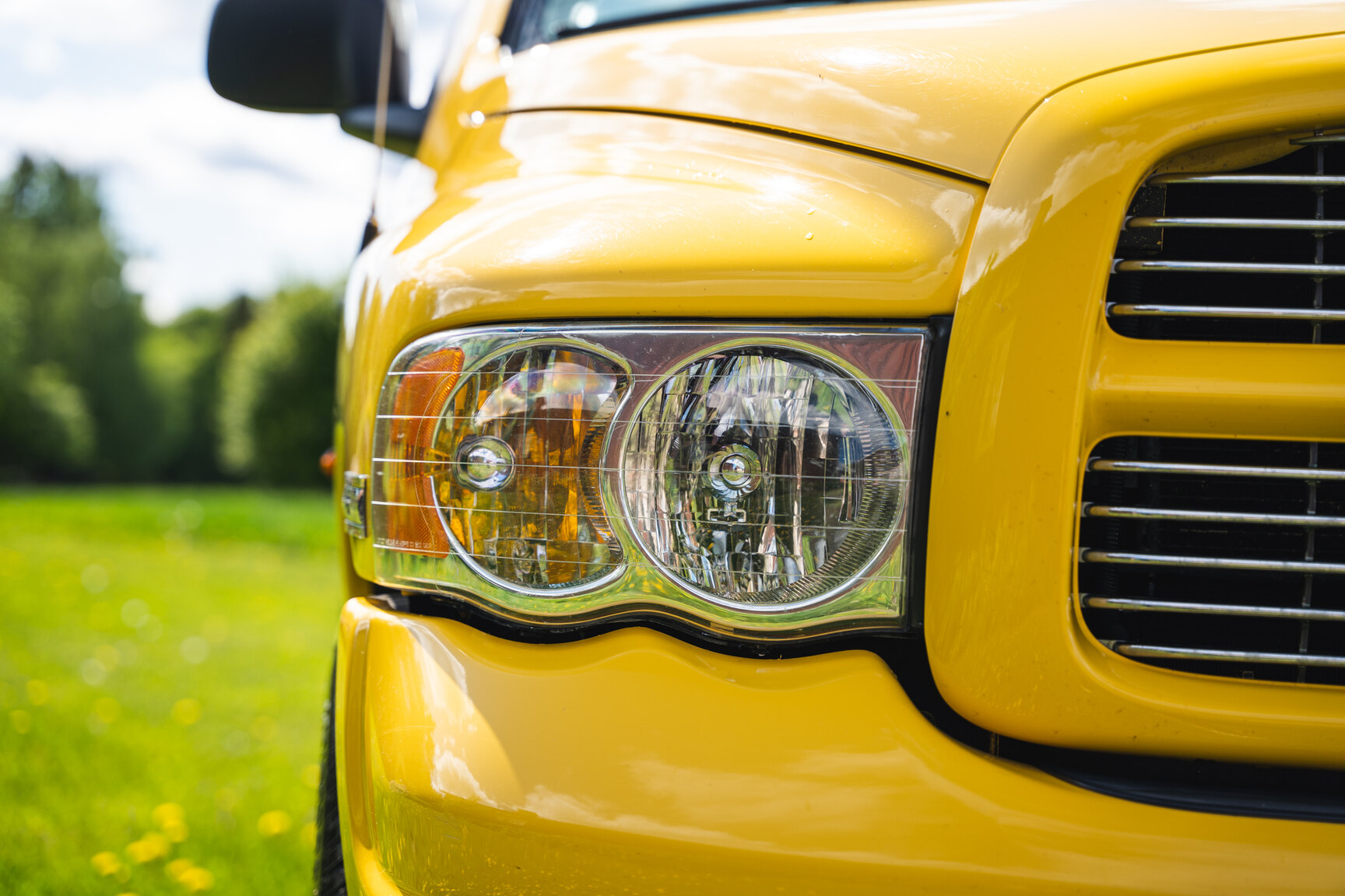 Exteriörbild på 2005 Dodge Ram 1500 Bumble Bee