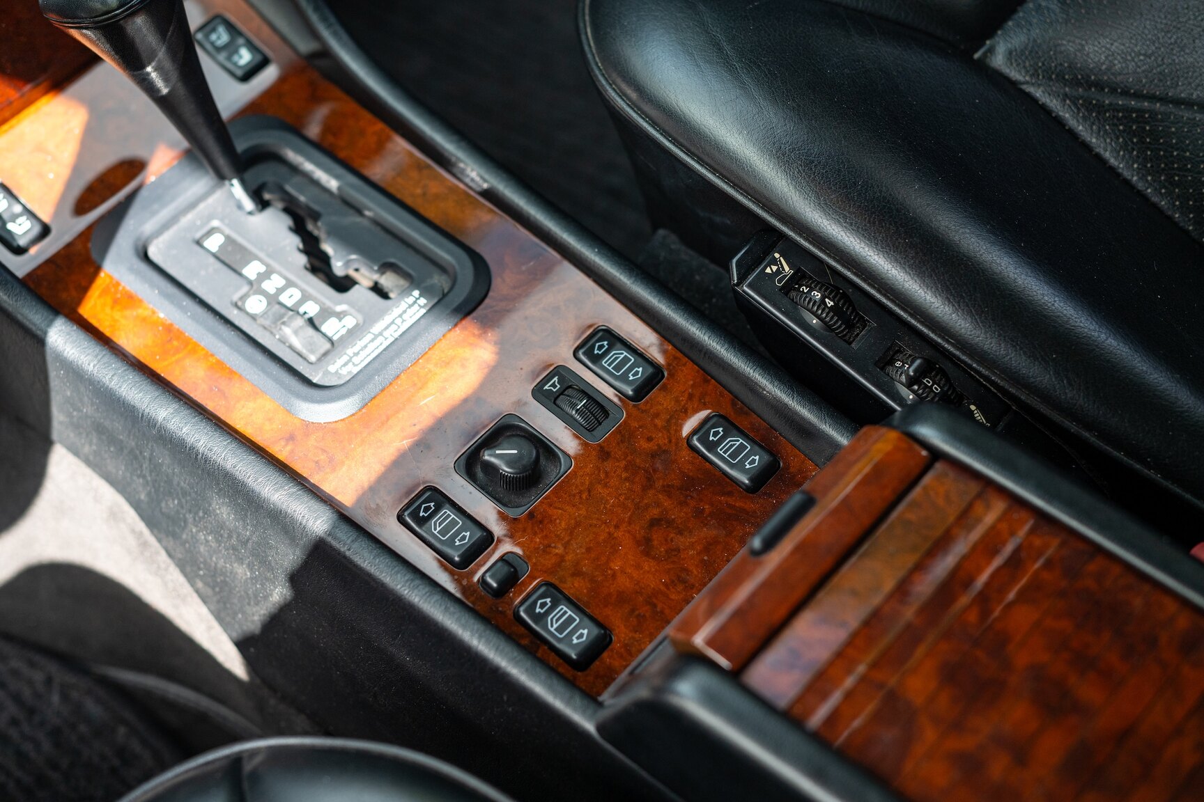 Interior image of 1993 Mercedes-Benz 400 E