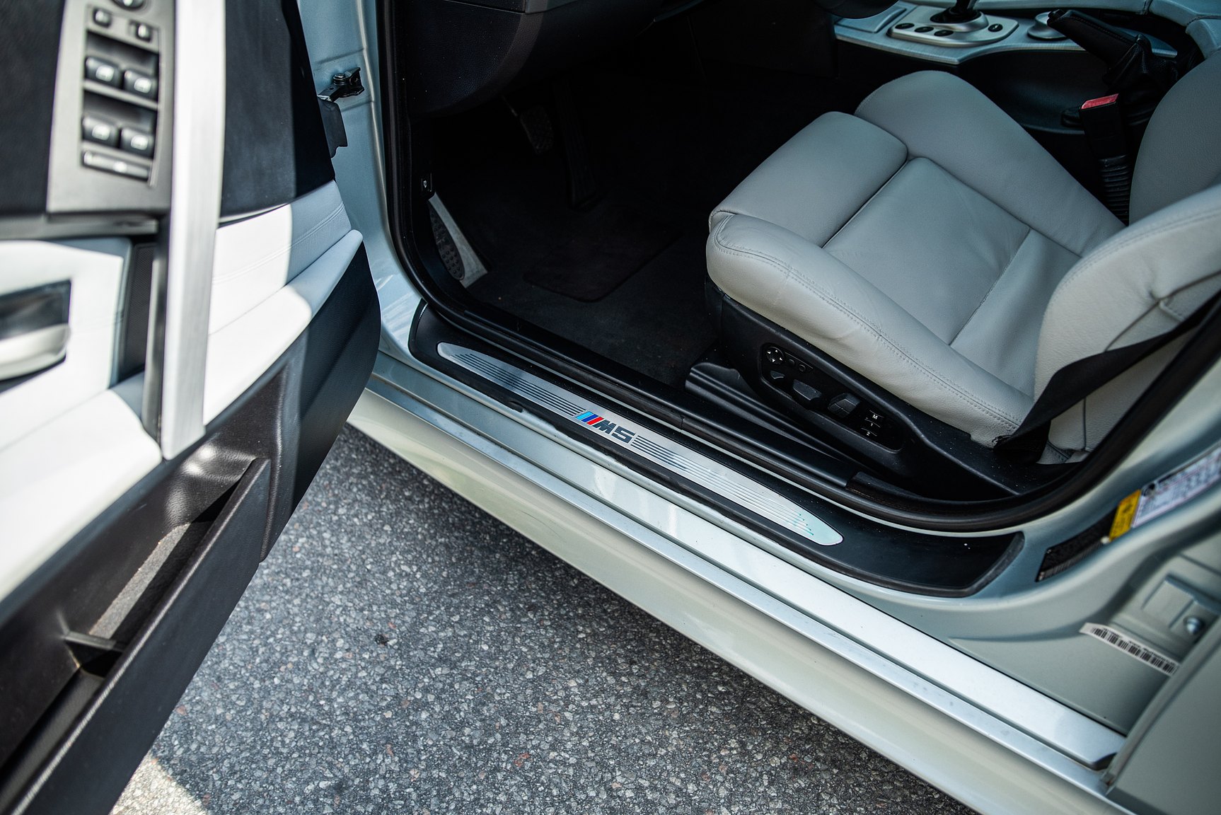 Interior image of 2006 BMW E60 M5