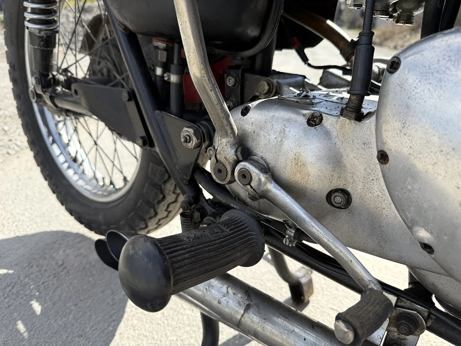 Image of 1971 Triumph Daytona 500 mechanics (4)