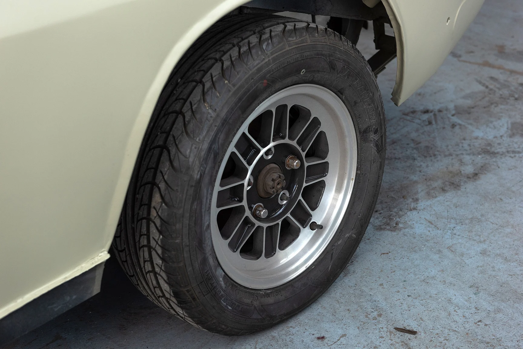 Exteriörbild på 1968 Jensen Interceptor (13)