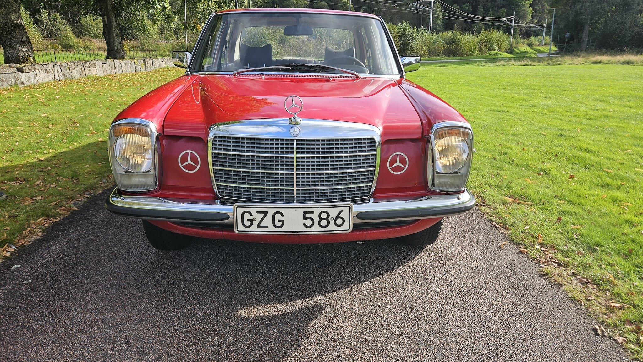 Exteriörbild på 1975 Mercedes-Benz 200
