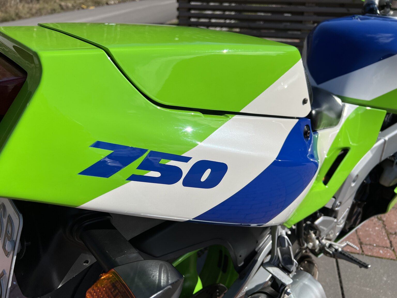 Exterior image of 1989 Kawasaki ZXR 750 H1 (32)