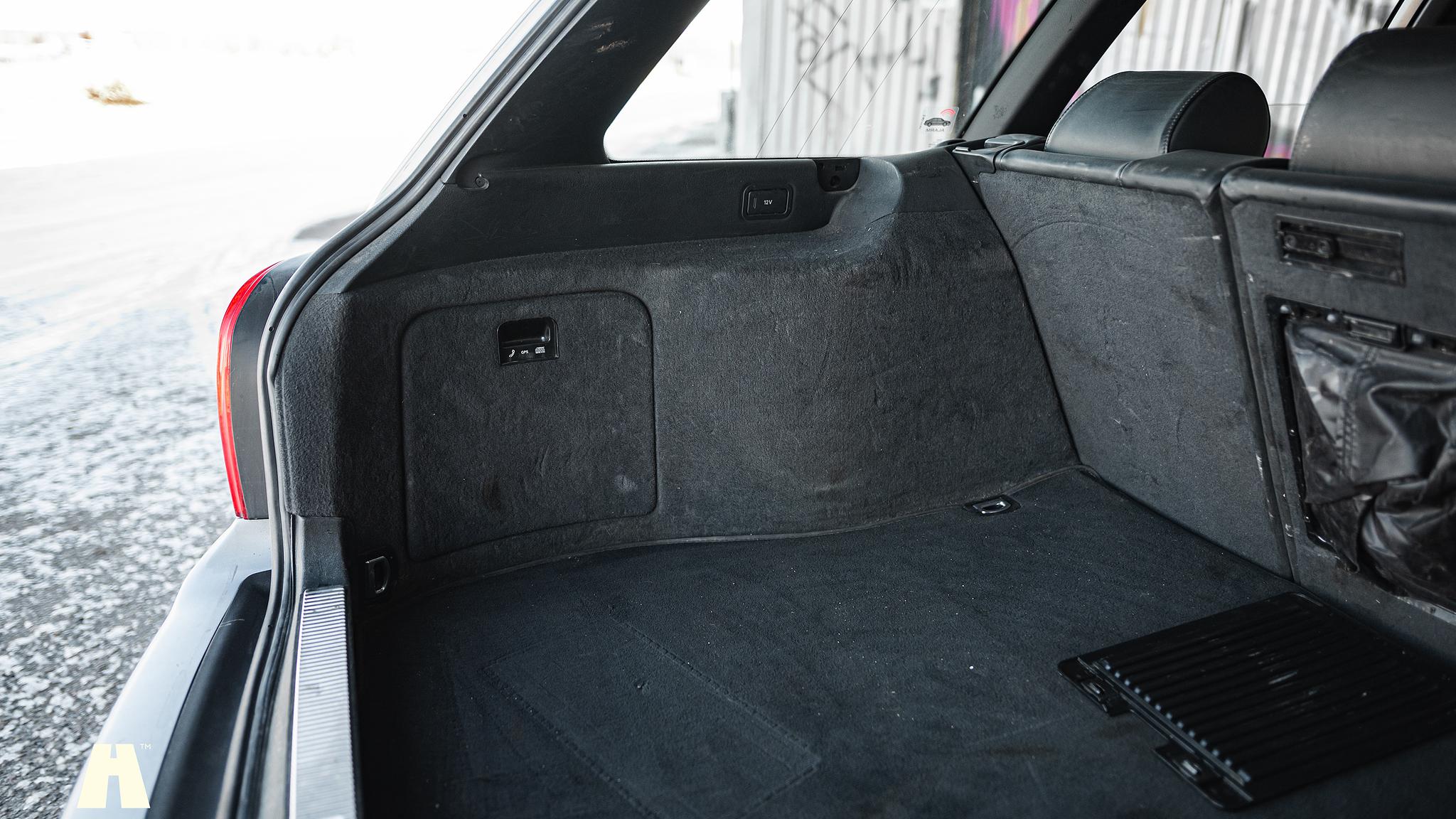 Interior image of 2001 Audi RS4 B5 (90)