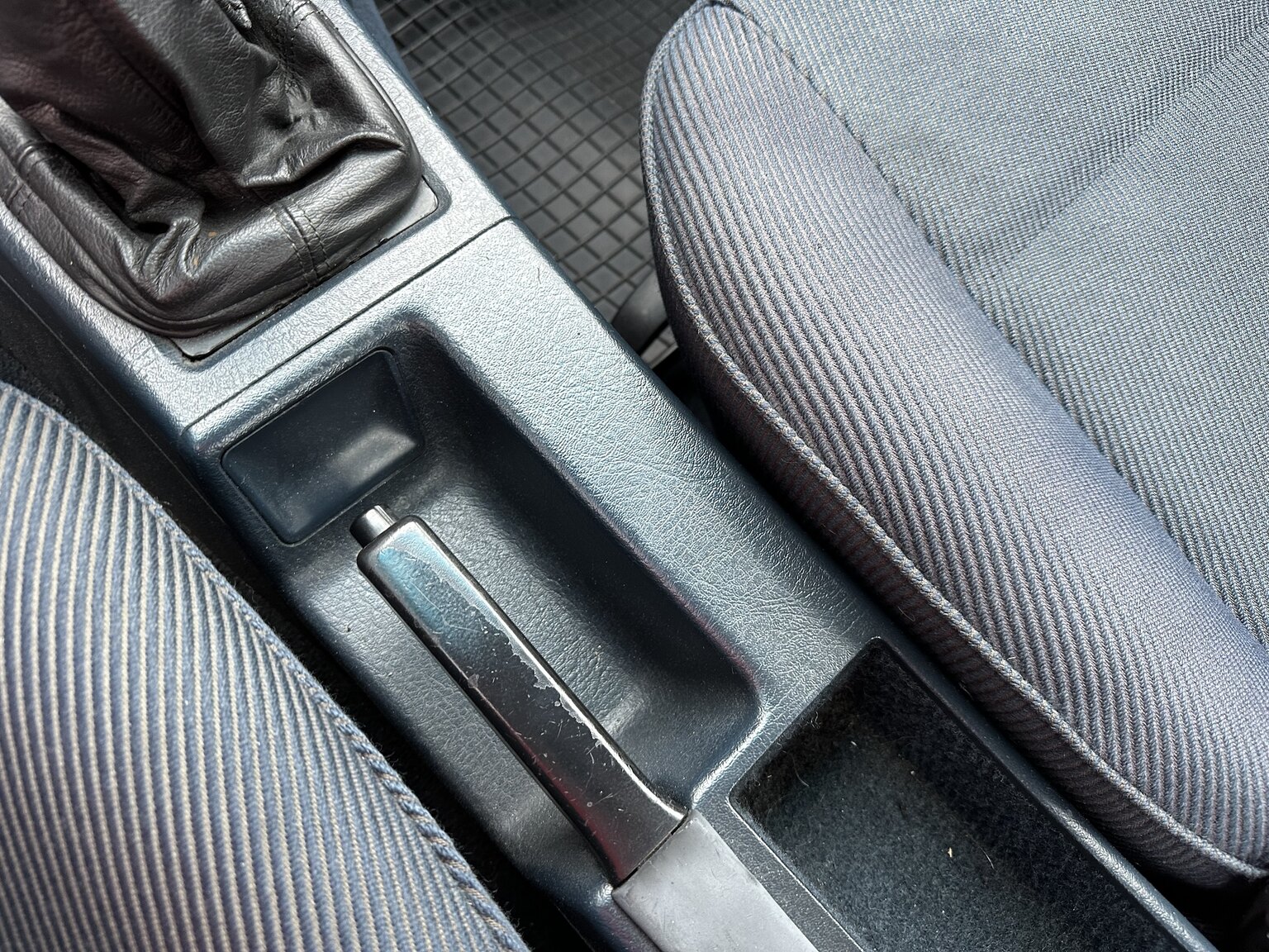 Interior image of 1988 Audi 80 (12)