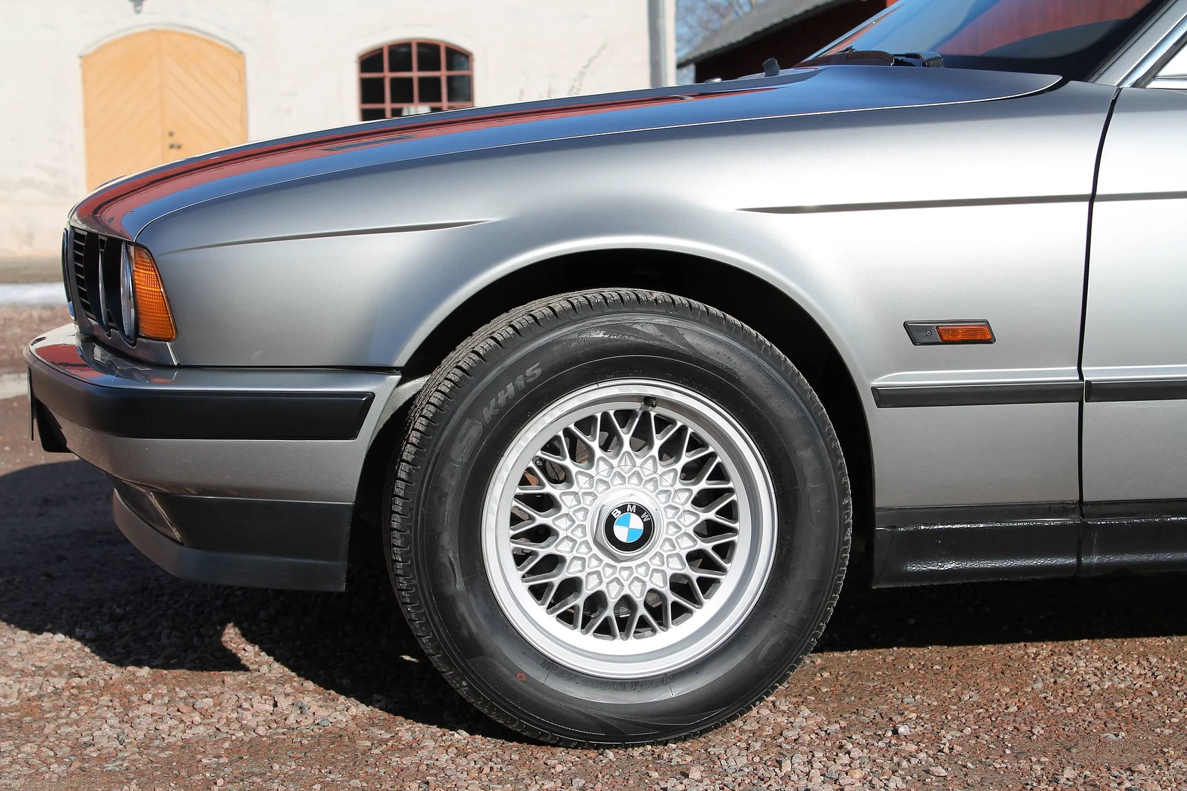 Exterior image of 1988 BMW 535i - NO RESERVE (95)