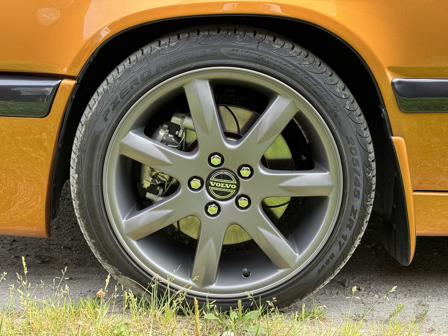 Exterior image of 1996 Volvo 850 R