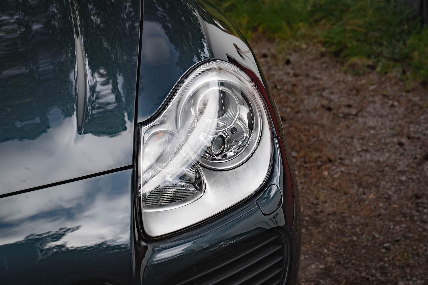 Exterior image of 2005 Porsche Cayenne Turbo WLS