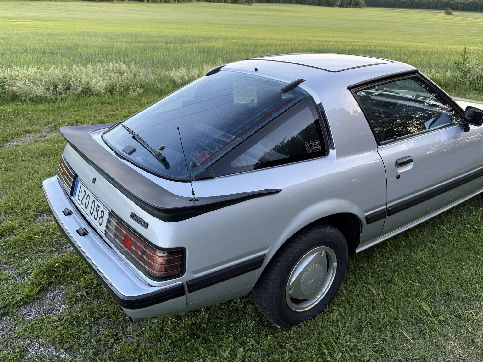 Exteriörbild på 1983 Mazda RX-7 (33)
