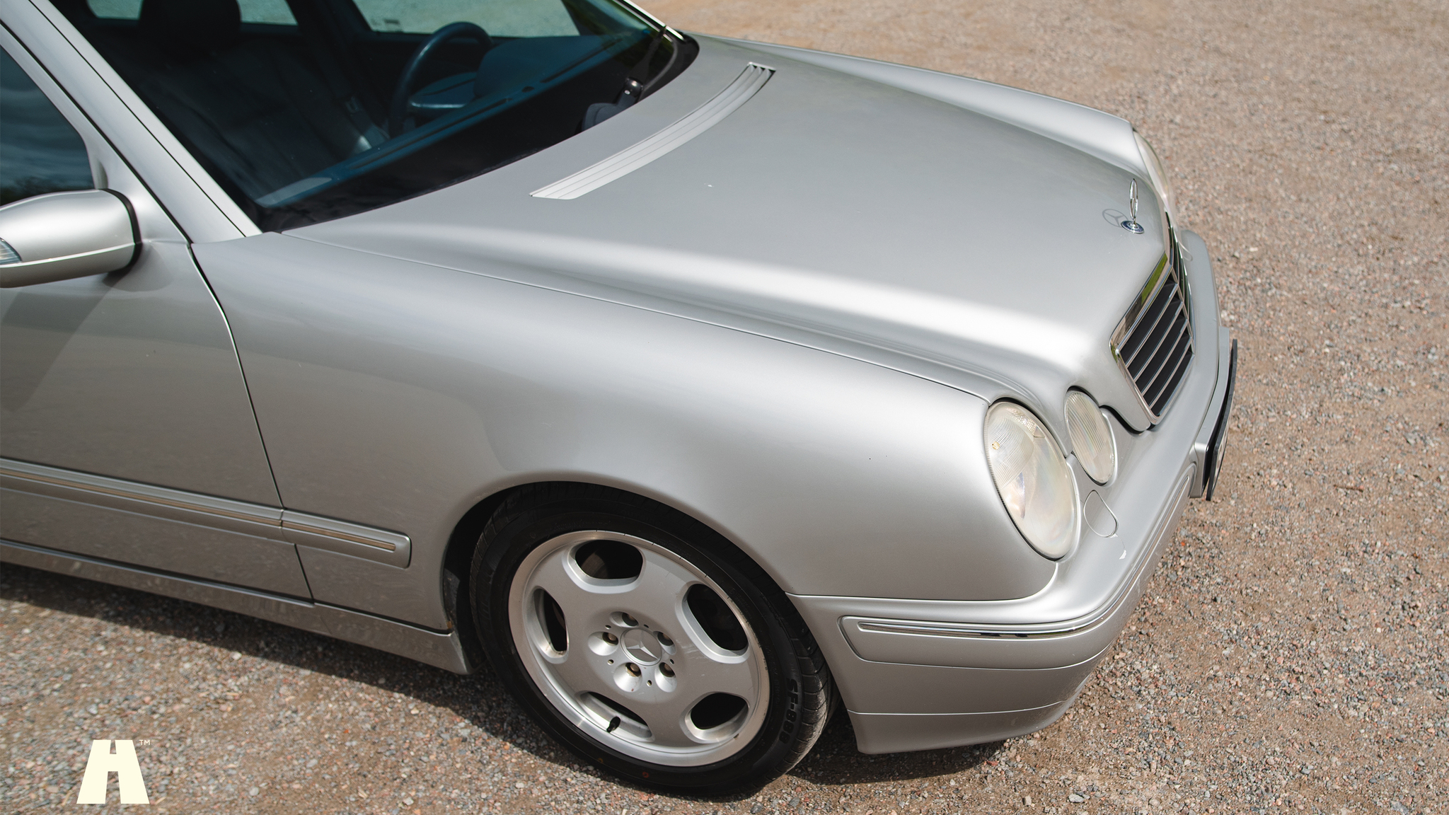 Exterior image of 2000 Mercedes E430