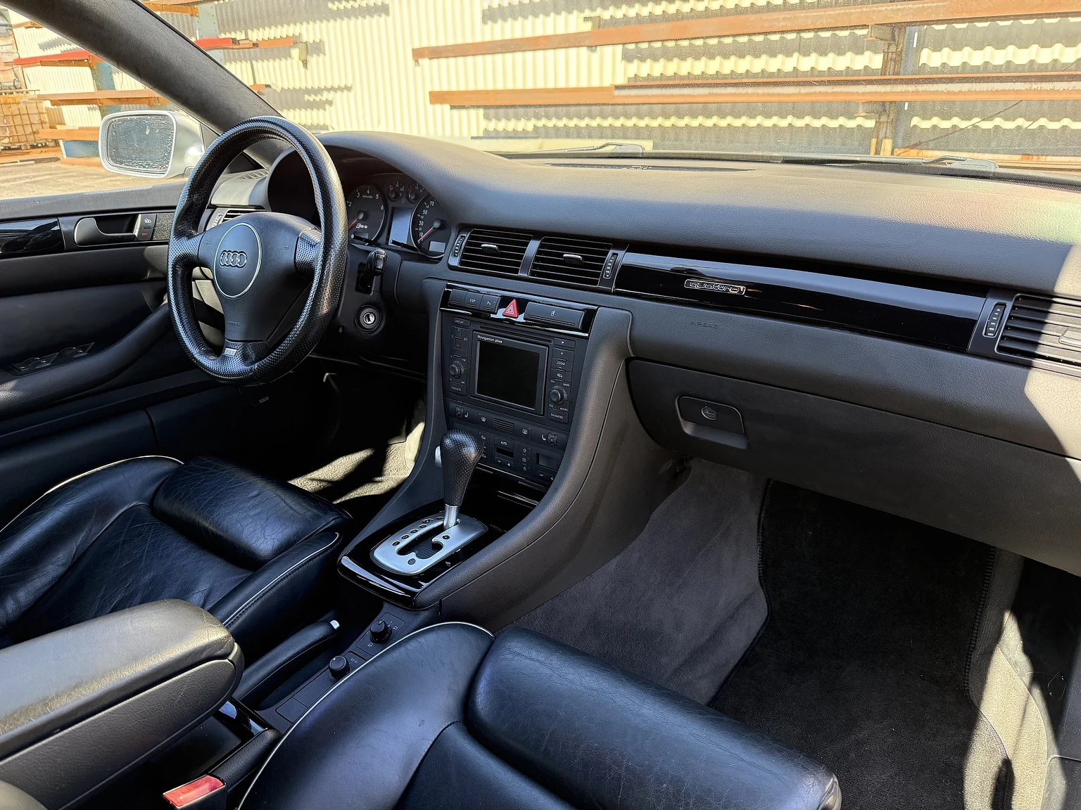 Innenraumfoto von 2002 Audi RS 6 Avant (41)