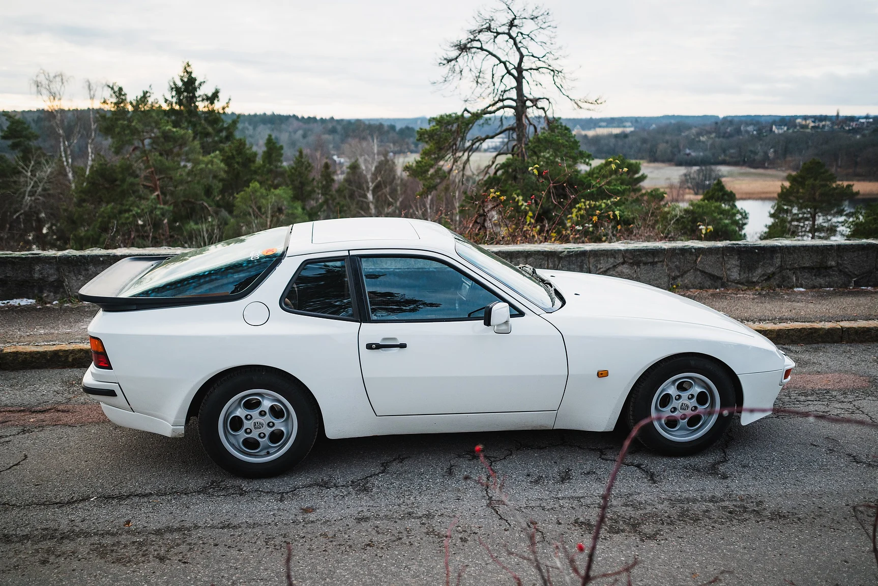 Exterior image of 1986 Porsche 944R (10)