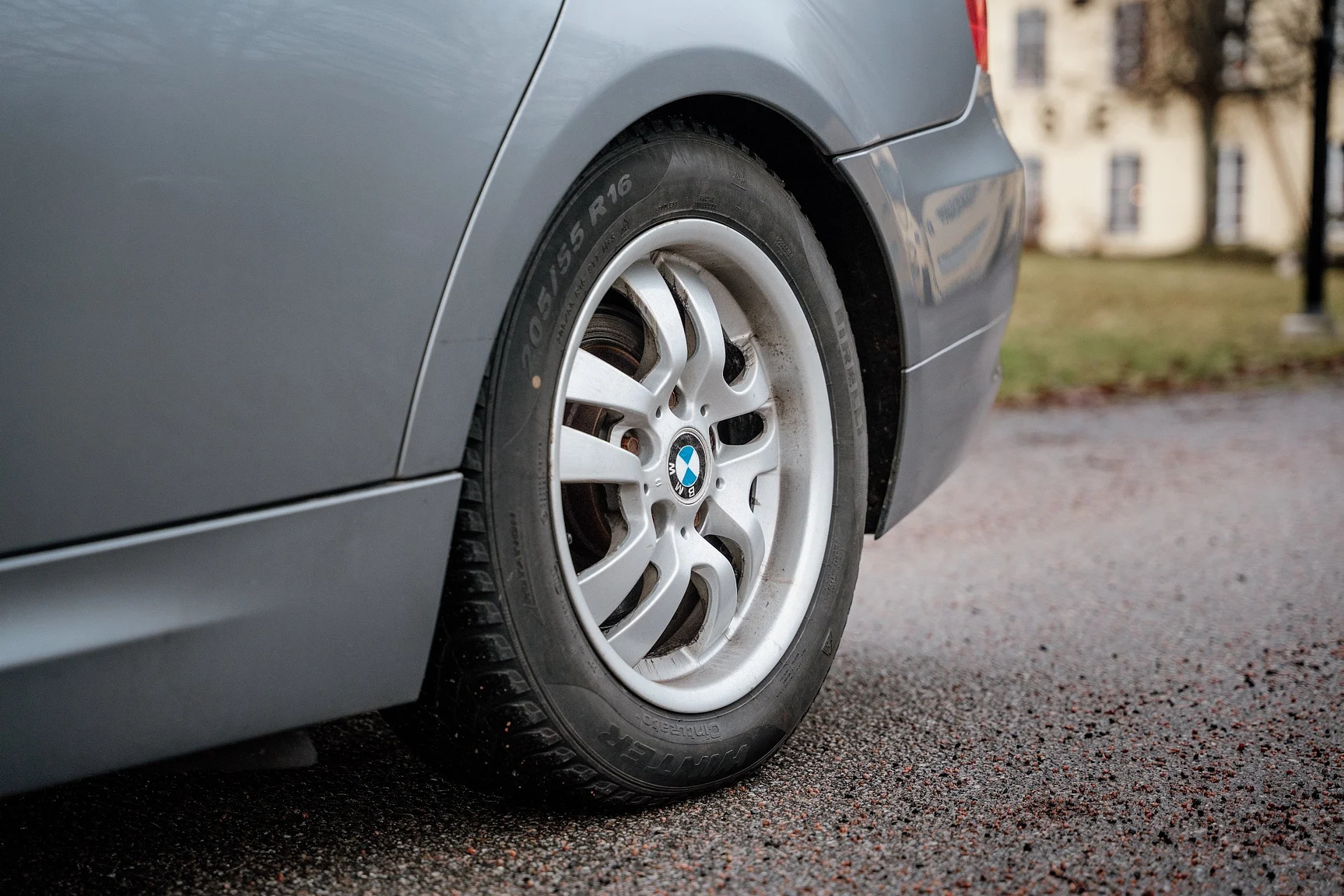 Exteriörbild på 2010 BMW 325i Sedan (28)